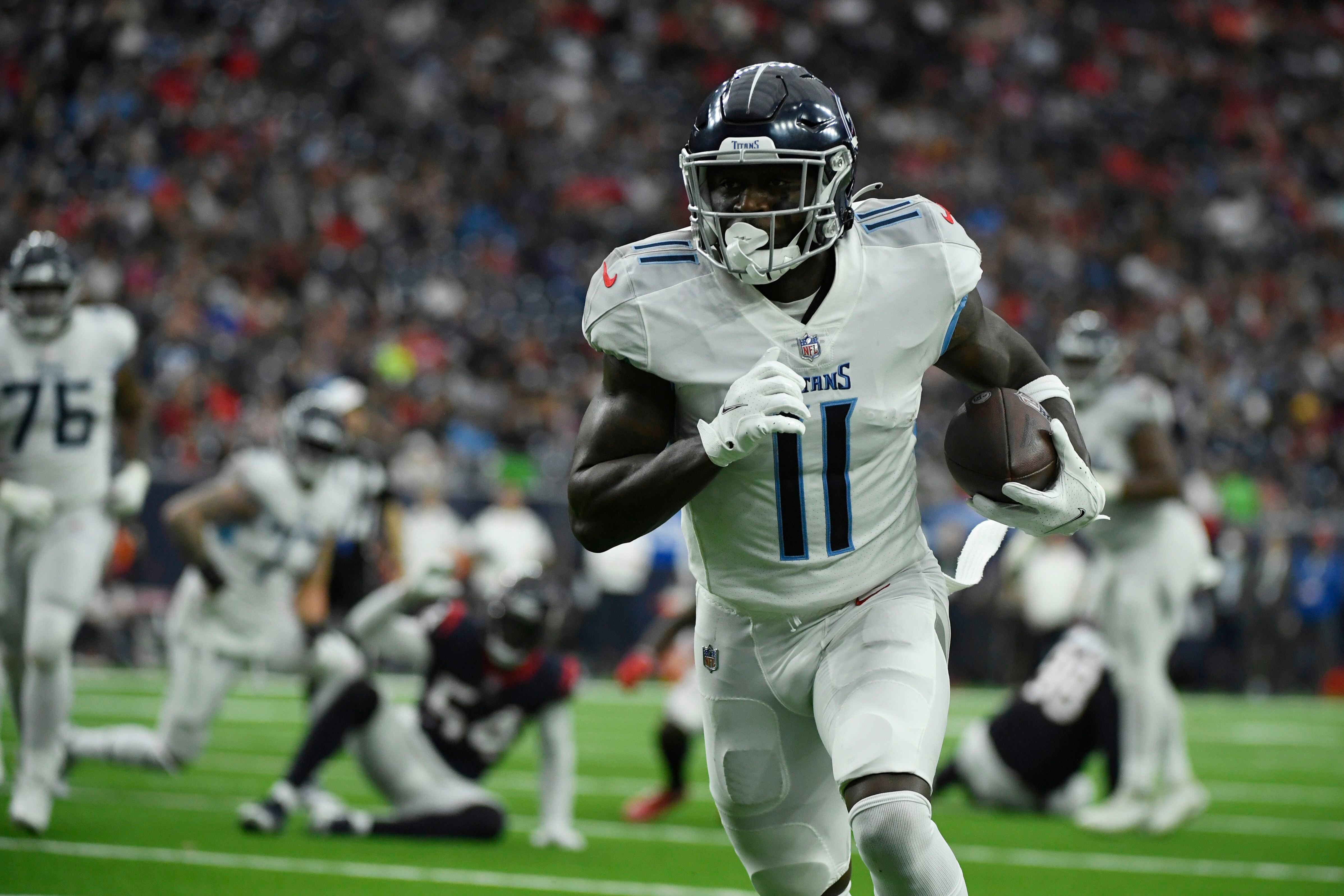 Titans clinch AFC's top seed with 28-25 win over Texans