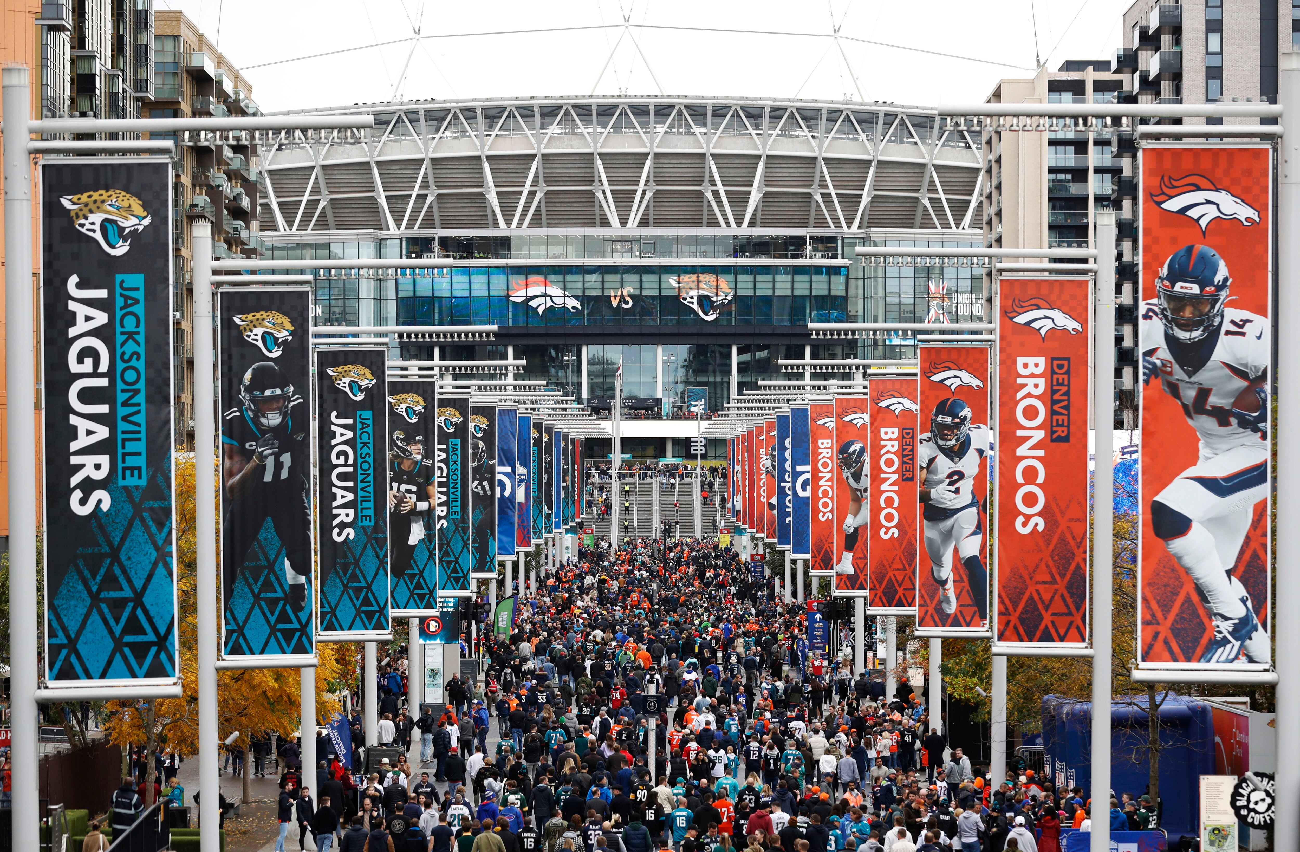 NFL teams, companies wheel and deal during trade show Monday at EverBank  Field