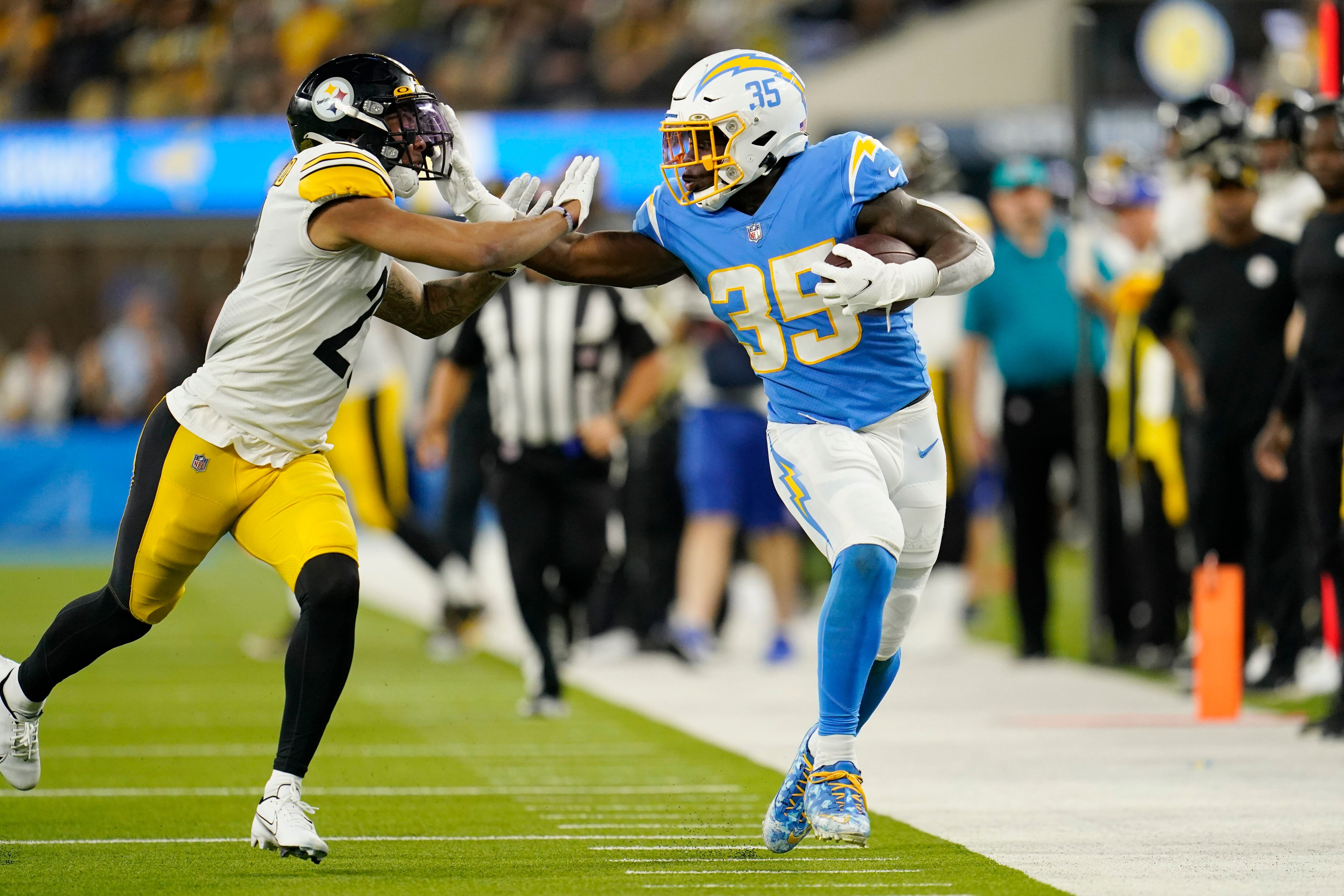 Herbert throws for 382 yards, Chargers hold off Steelers