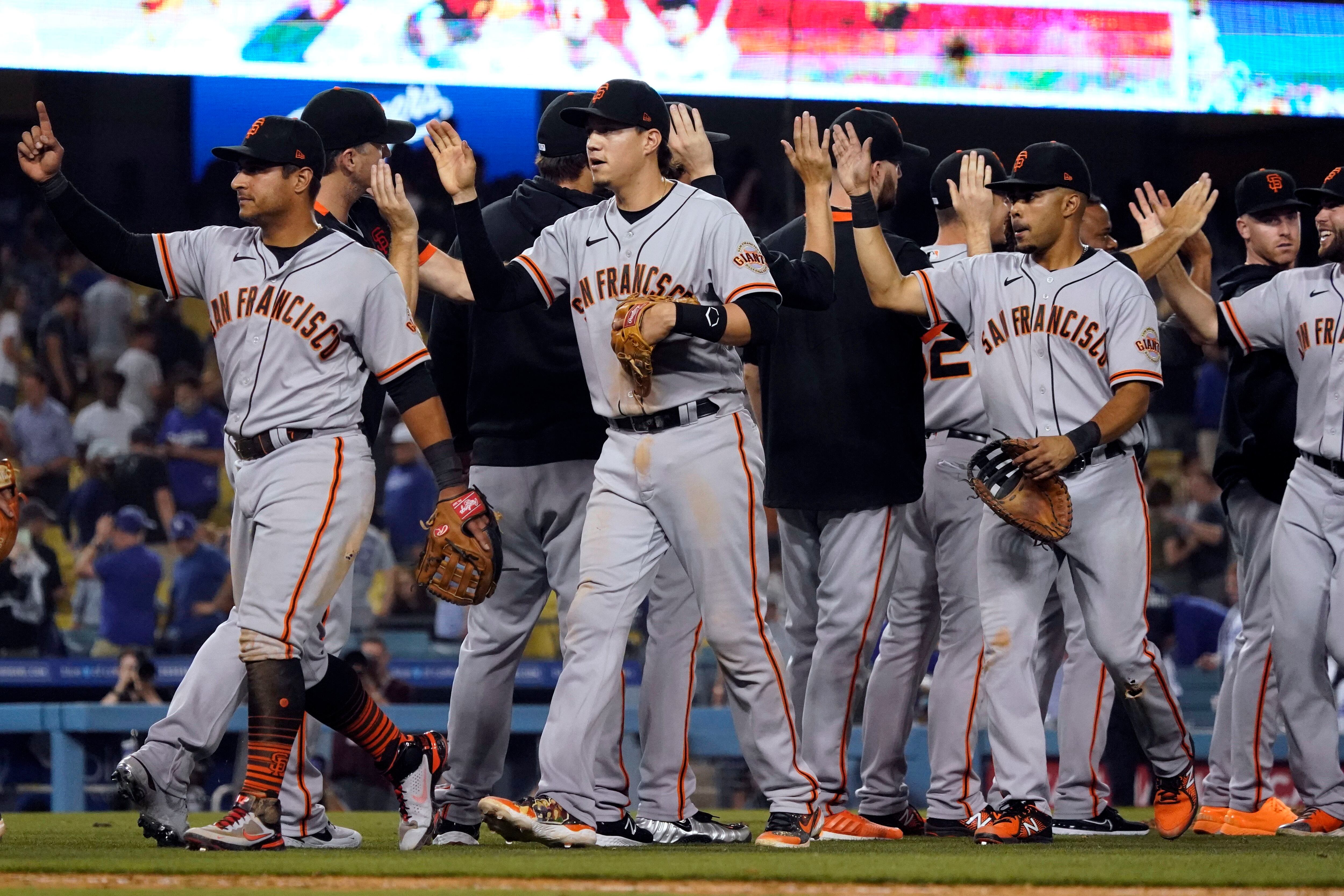 Flores' homer off Jansen in 9th rallies Giants past Dodgers –