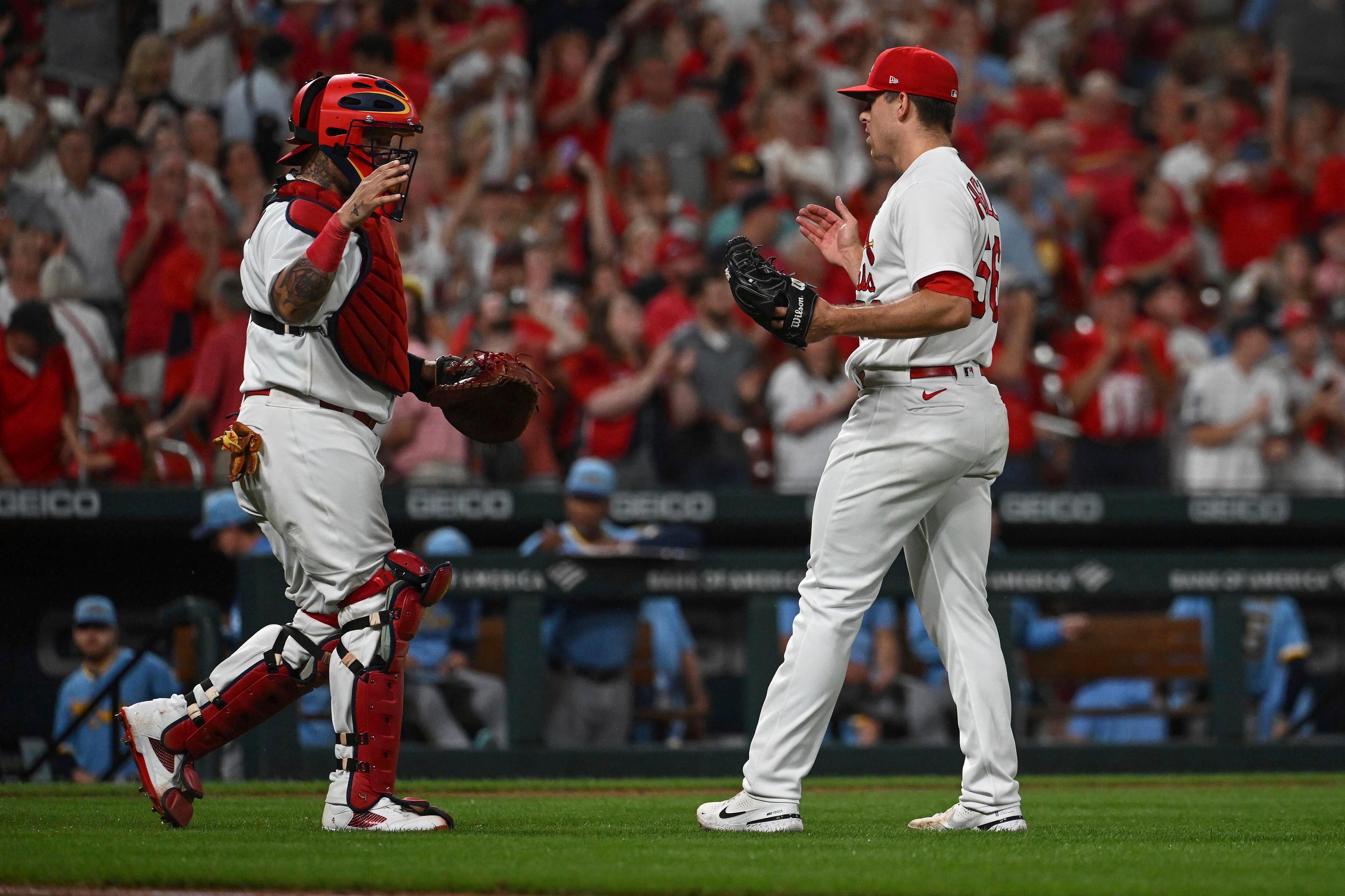 Wainwright, Molina make history, then lead Cardinals over Brewers