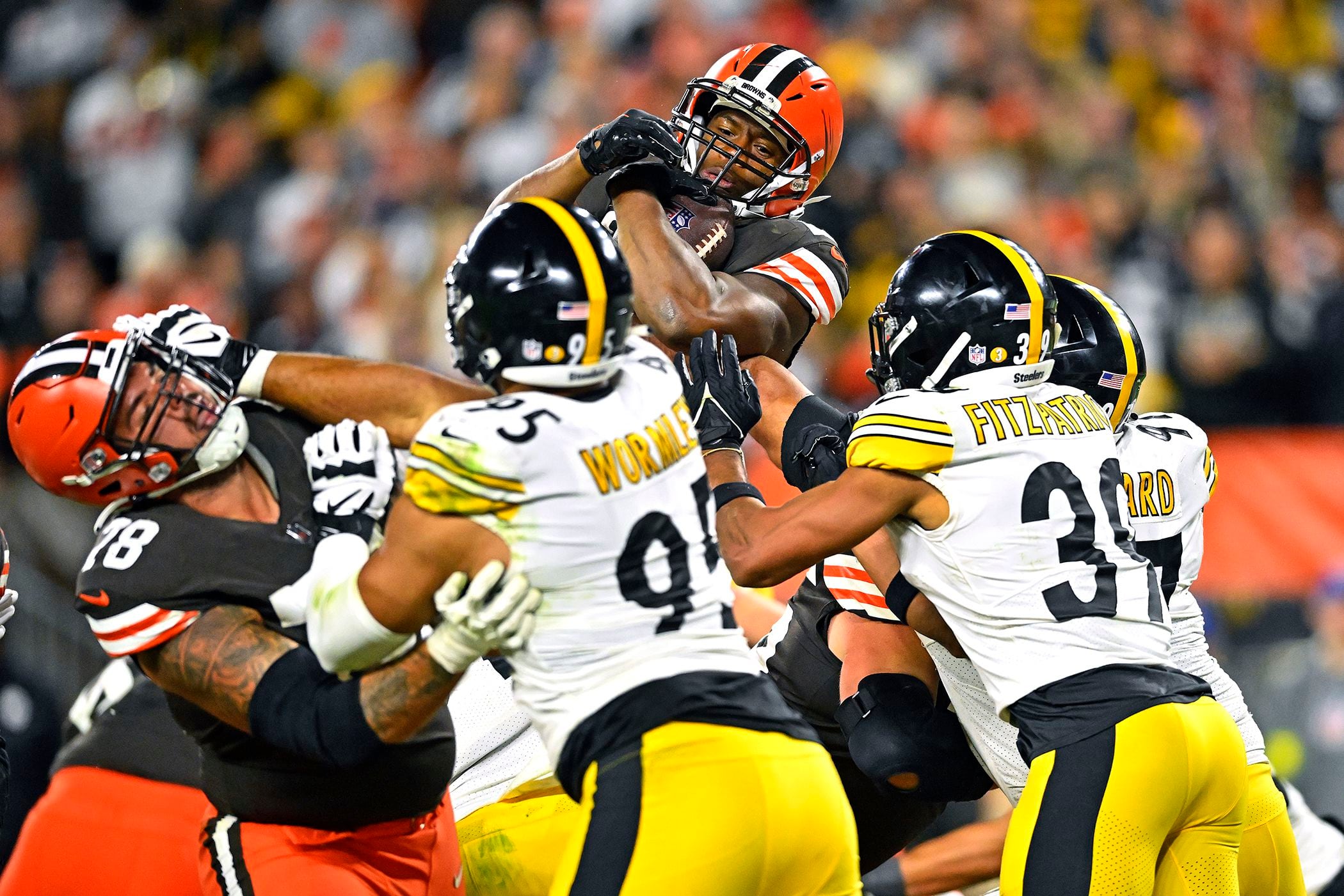 NFL - Pittsburgh Steelers. Cleveland Browns. The rivalry resumes