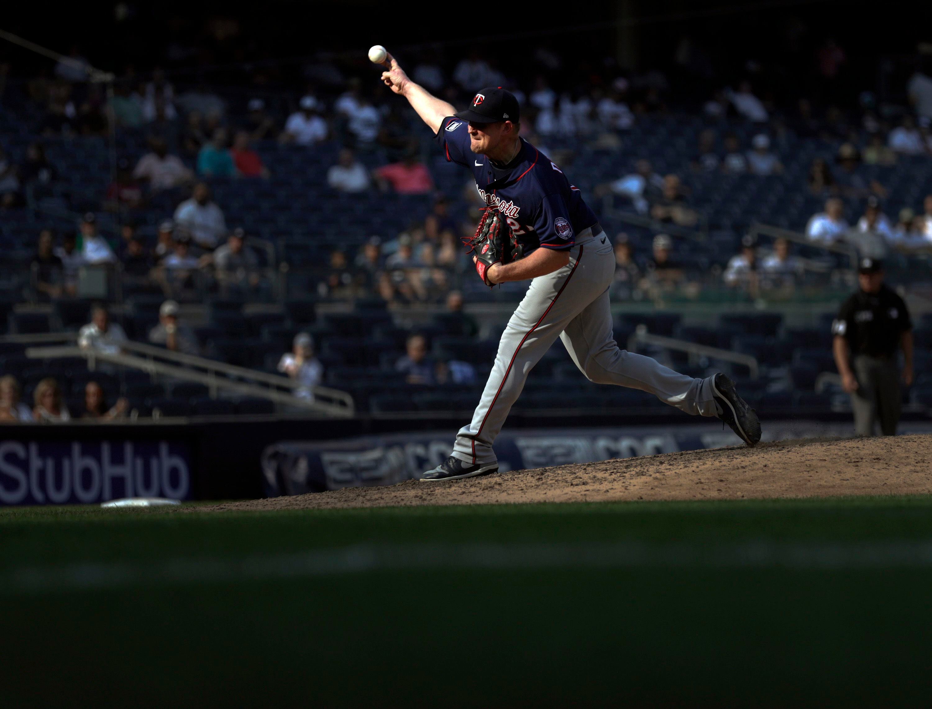 Byron Buxton Leaping Catch and Slams Into the Wall Vs Yankees, Yankees Vs  Twins Wild Card