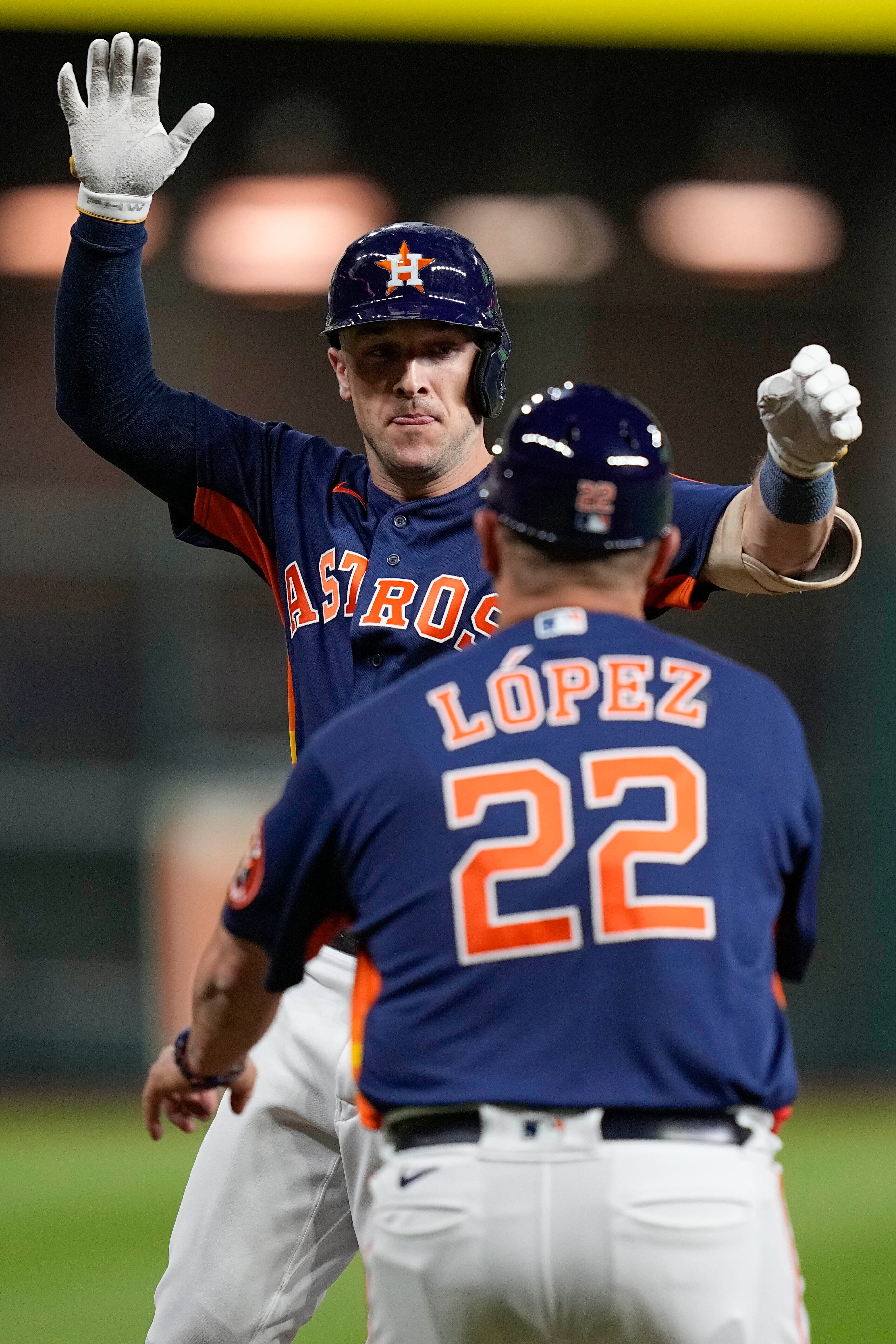 Fan runs on field during ALCS Game 2 to hug Jose Altuve