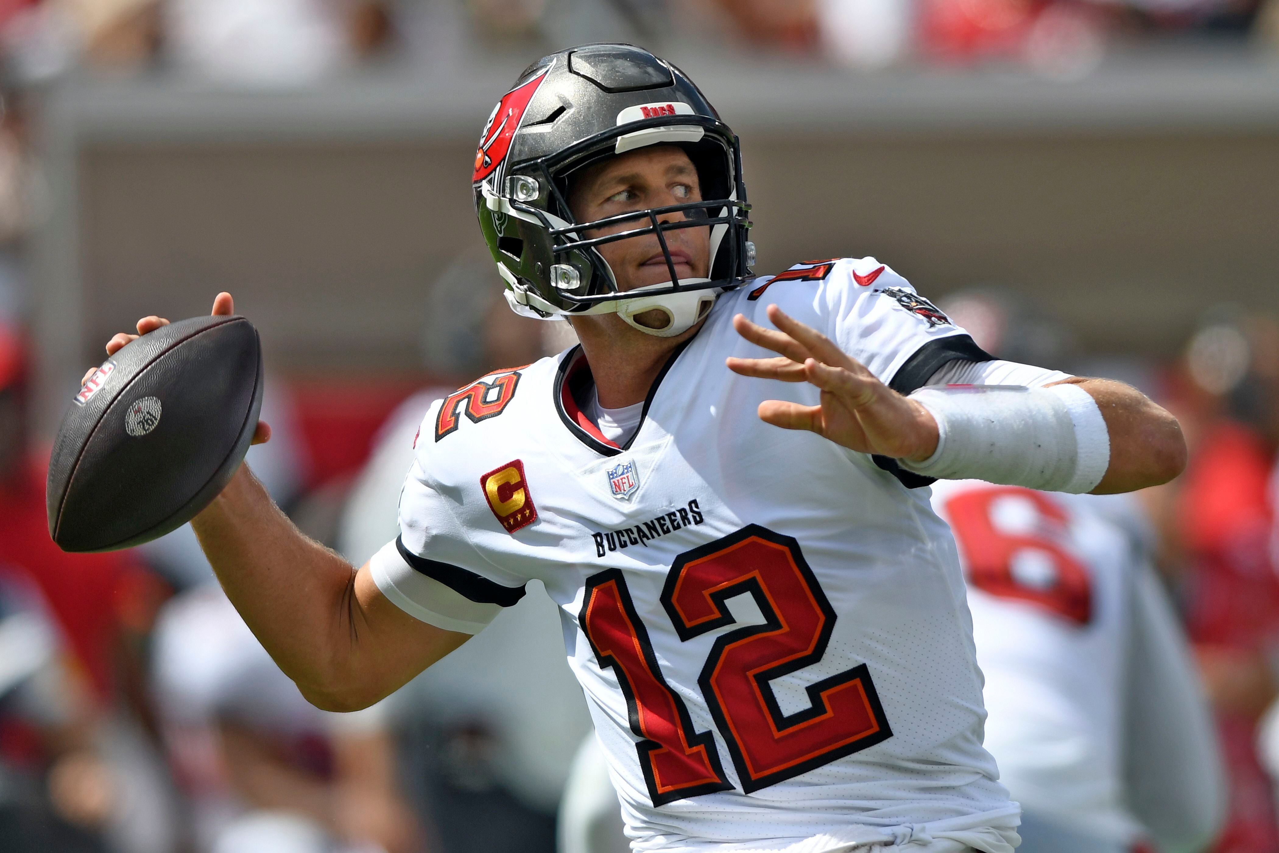 Brady's 5 TD passes account for Bucs' 45-17 win over Dolphins