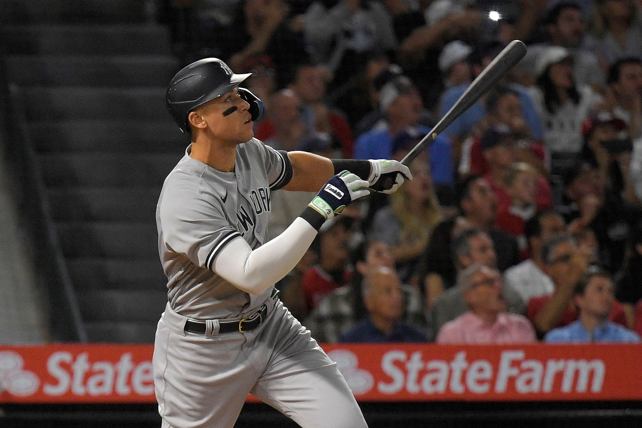 DJ LeMahieu homer, Isiah Kiner-Falefa walk-off hit in 10th inning