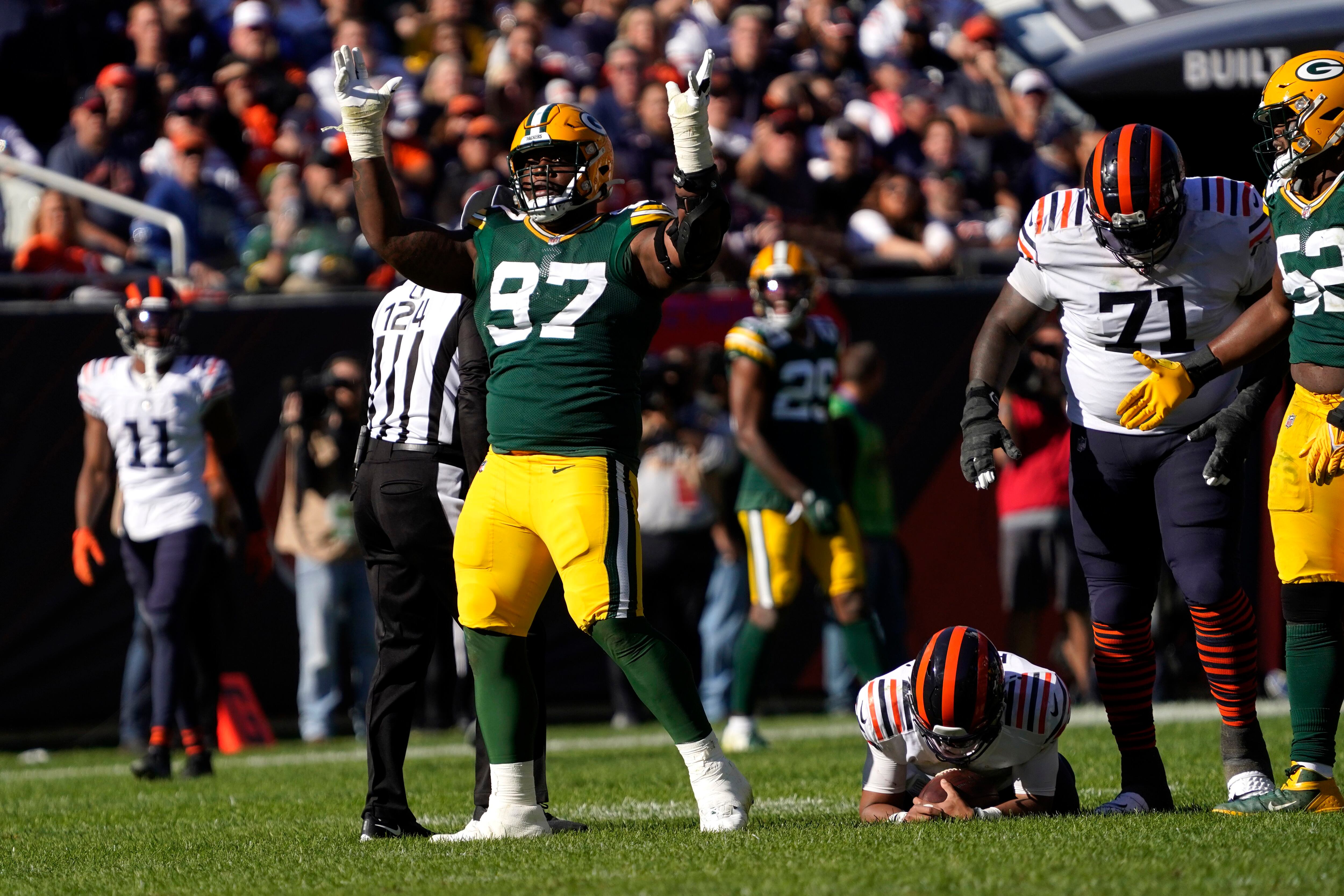 Rodgers Throws 2 TDs, Runs for 1 as Packers Beat Bears 24-14