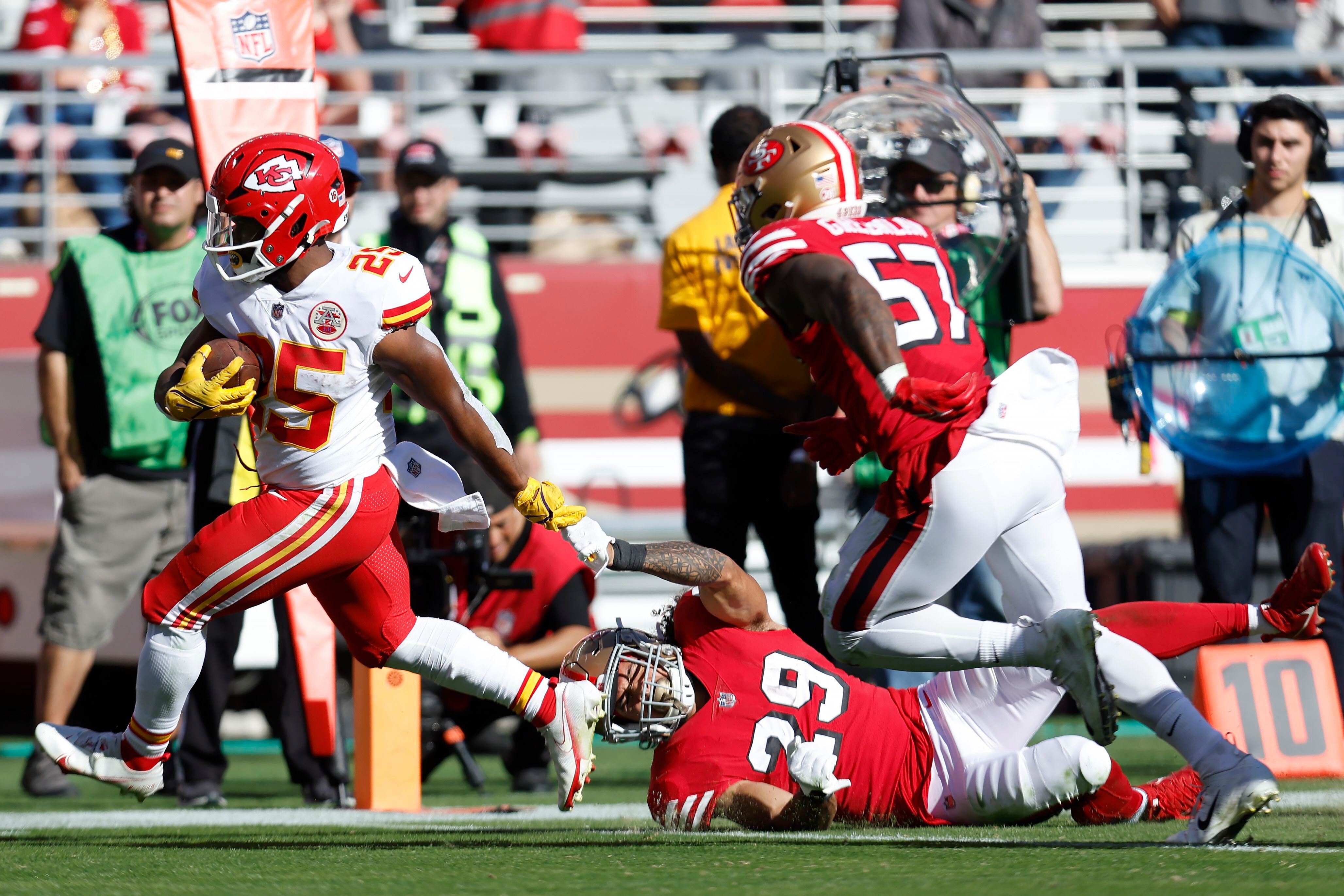 Patrick Mahomes' 3 TDs lead Chiefs past 49ers 44-23