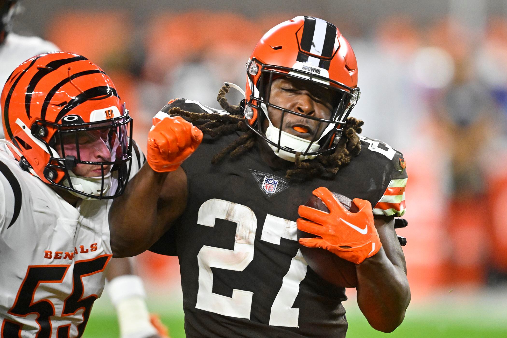 Chubb runs for 2 TDs, Browns blast Burrow, Bengals 32-13 - Hawaii