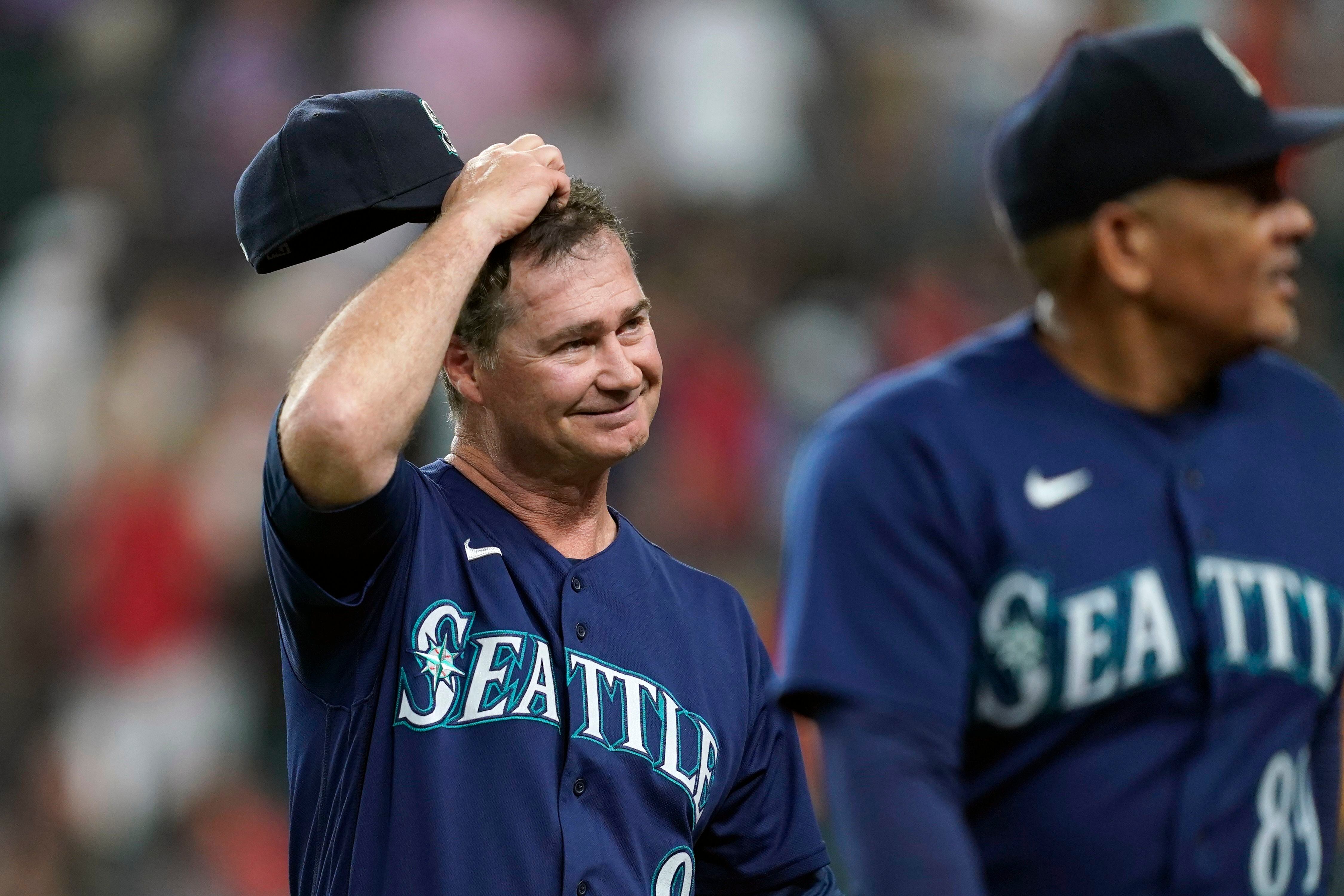 Unstoppable Mariners win 13th in row, top Texas 3-2 in extras - Seattle  Sports