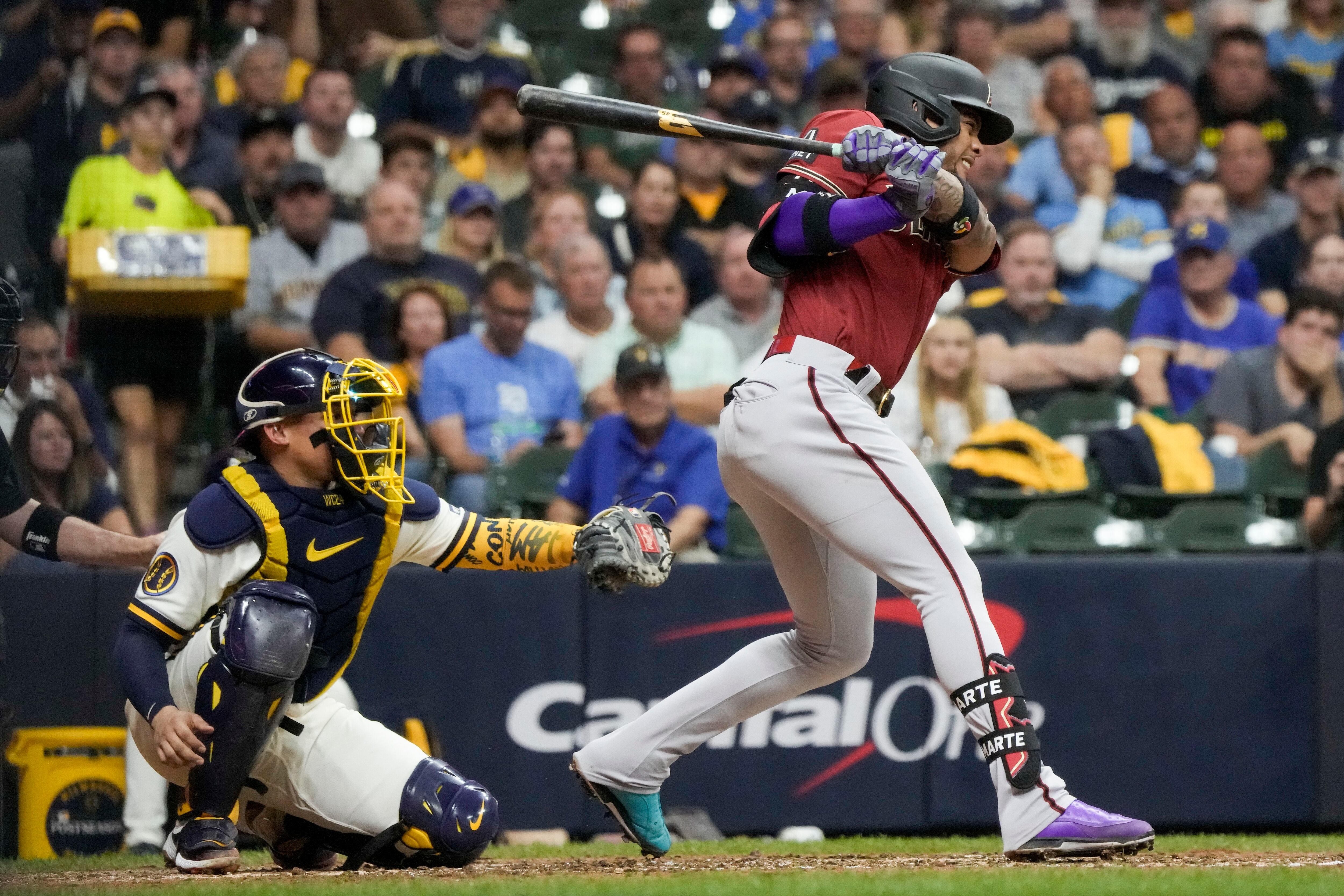 Brewers' Adames, Peralta bag groceries in West Allis: 'It's awesome