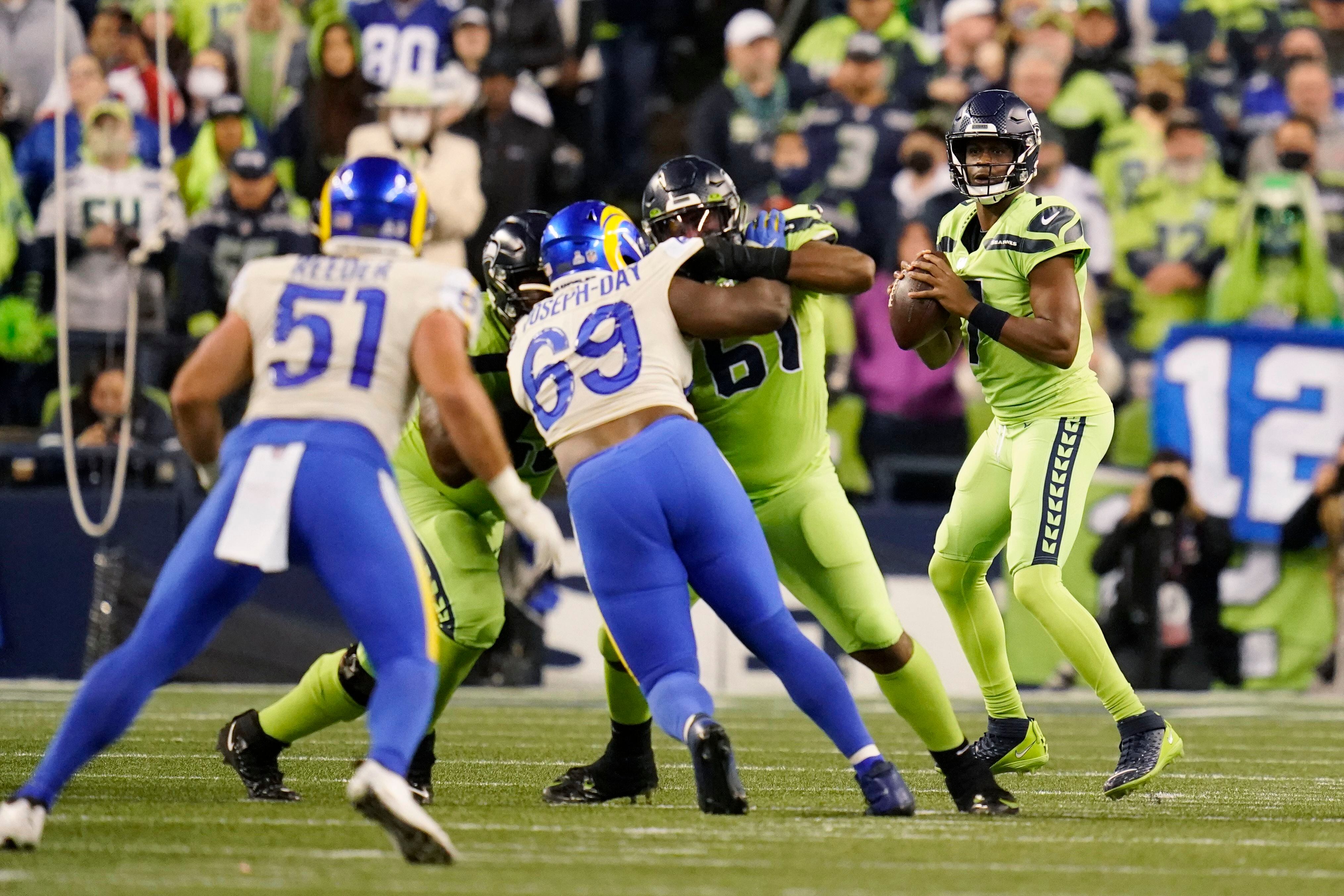 LA Rams defeat Seahawks 26-17, Russel Wilson exit early with