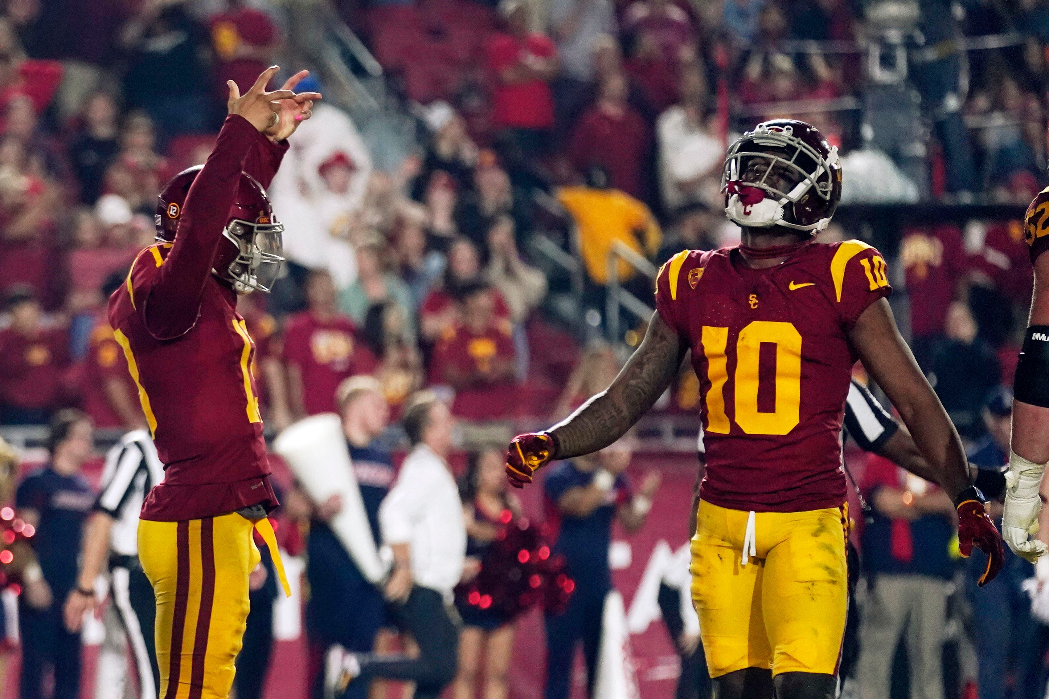 Arizona State vs. USC football game disrupted by fox running on field