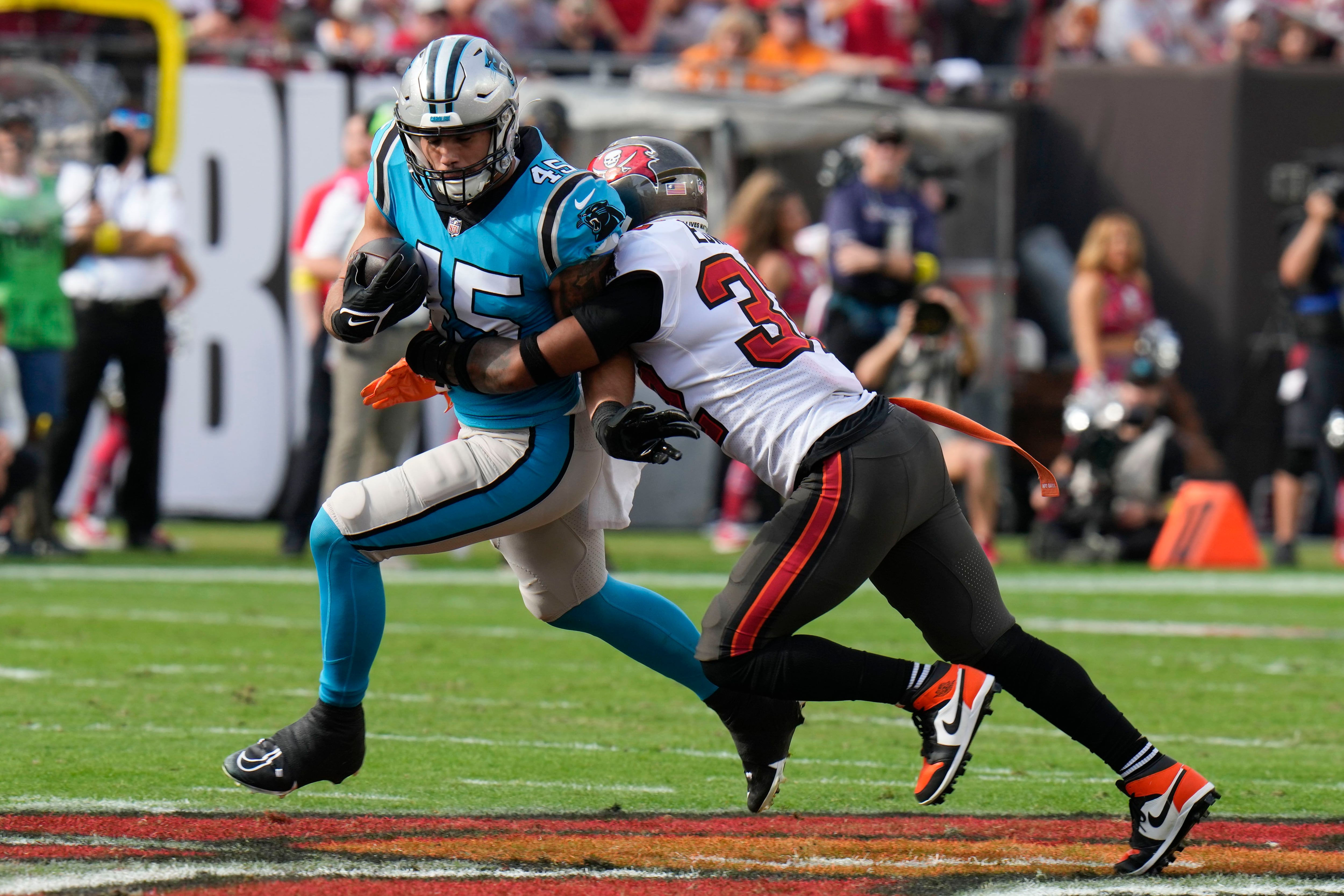 Brady, Bucs can clinch NFC South with victory over Panthers