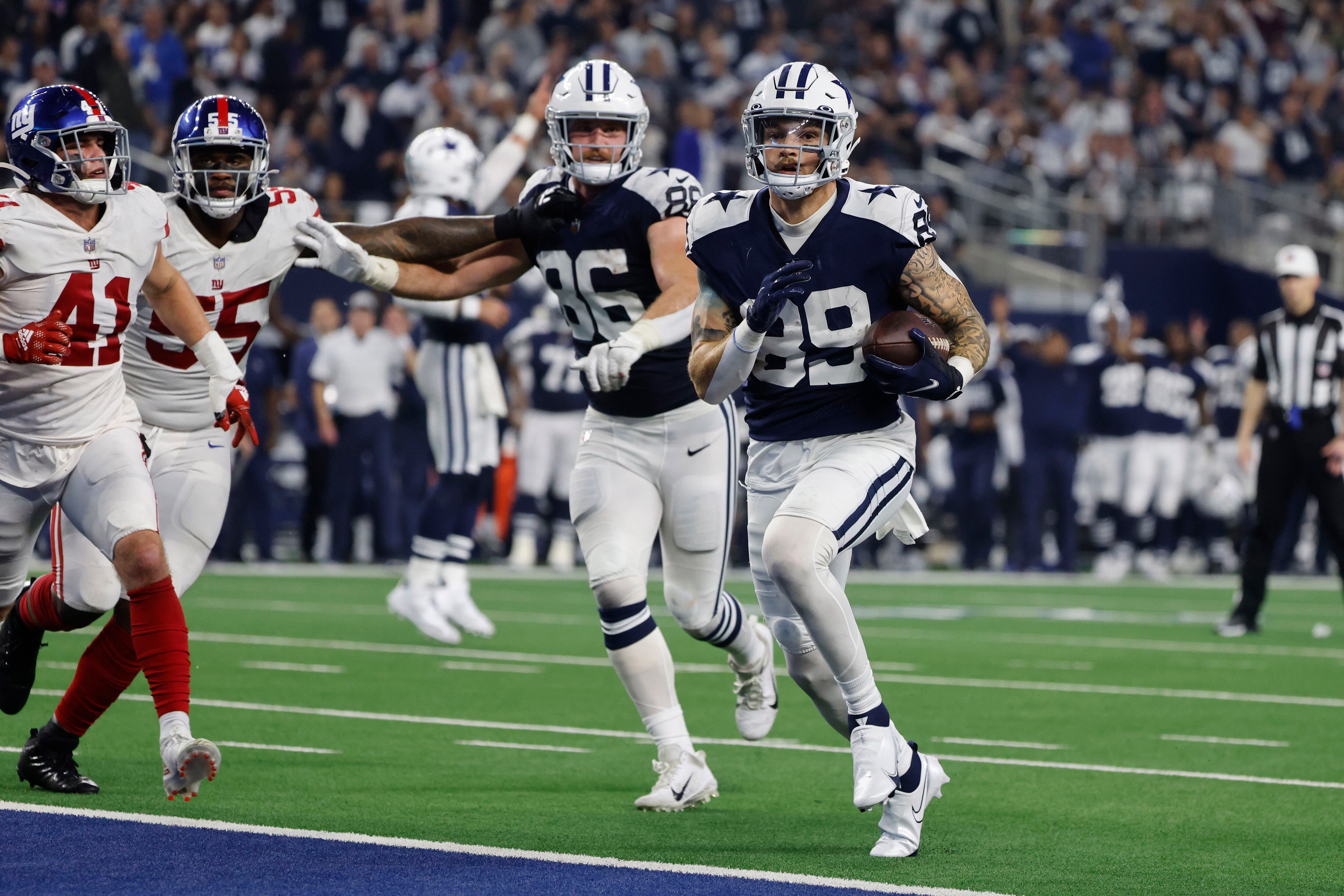 Dallas Cowboys Sweep the New York Giants 28-20 on Thanksgiving Day