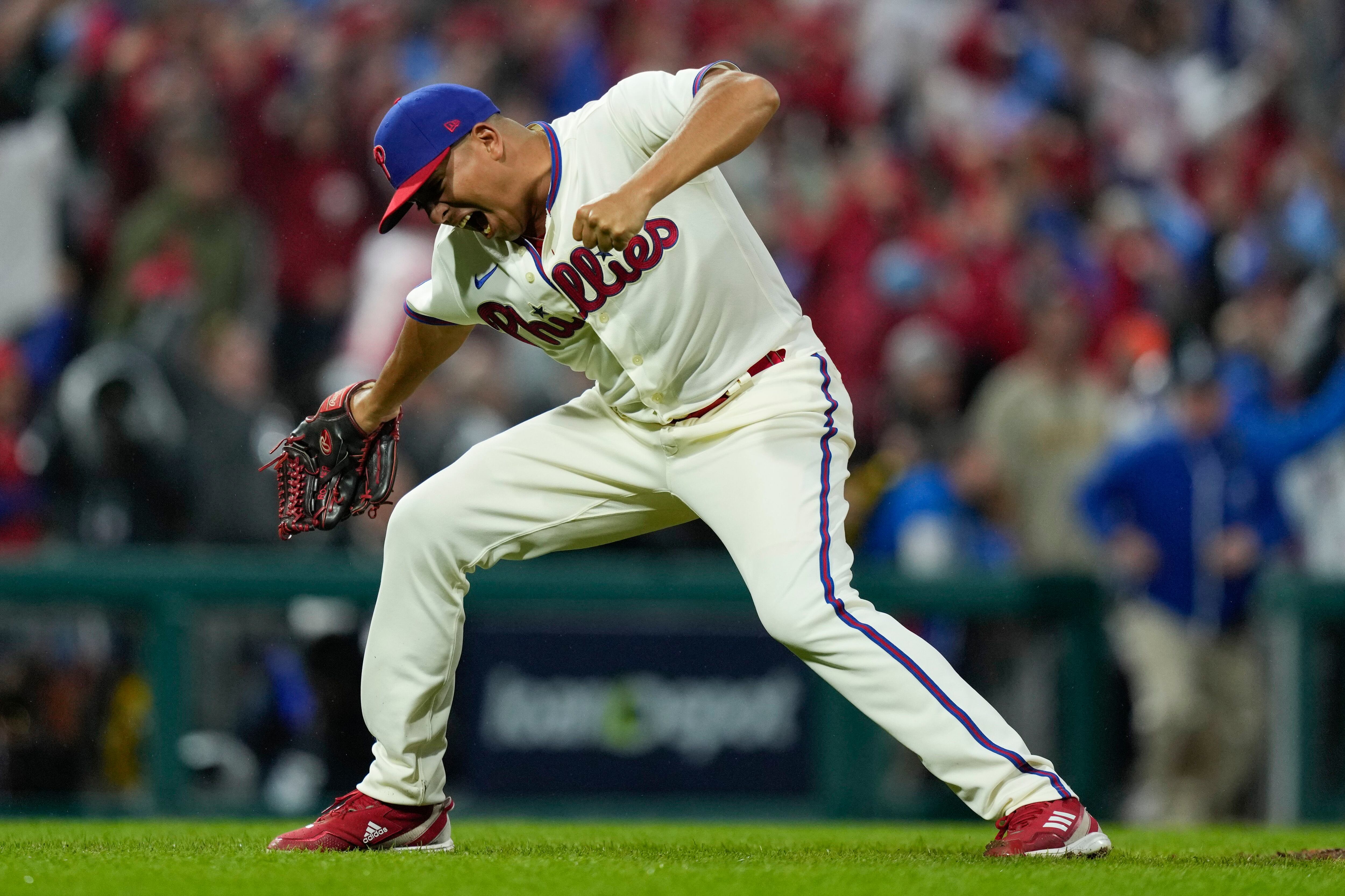 Bryce Harper's HR powers Phillies past Padres, into World Series