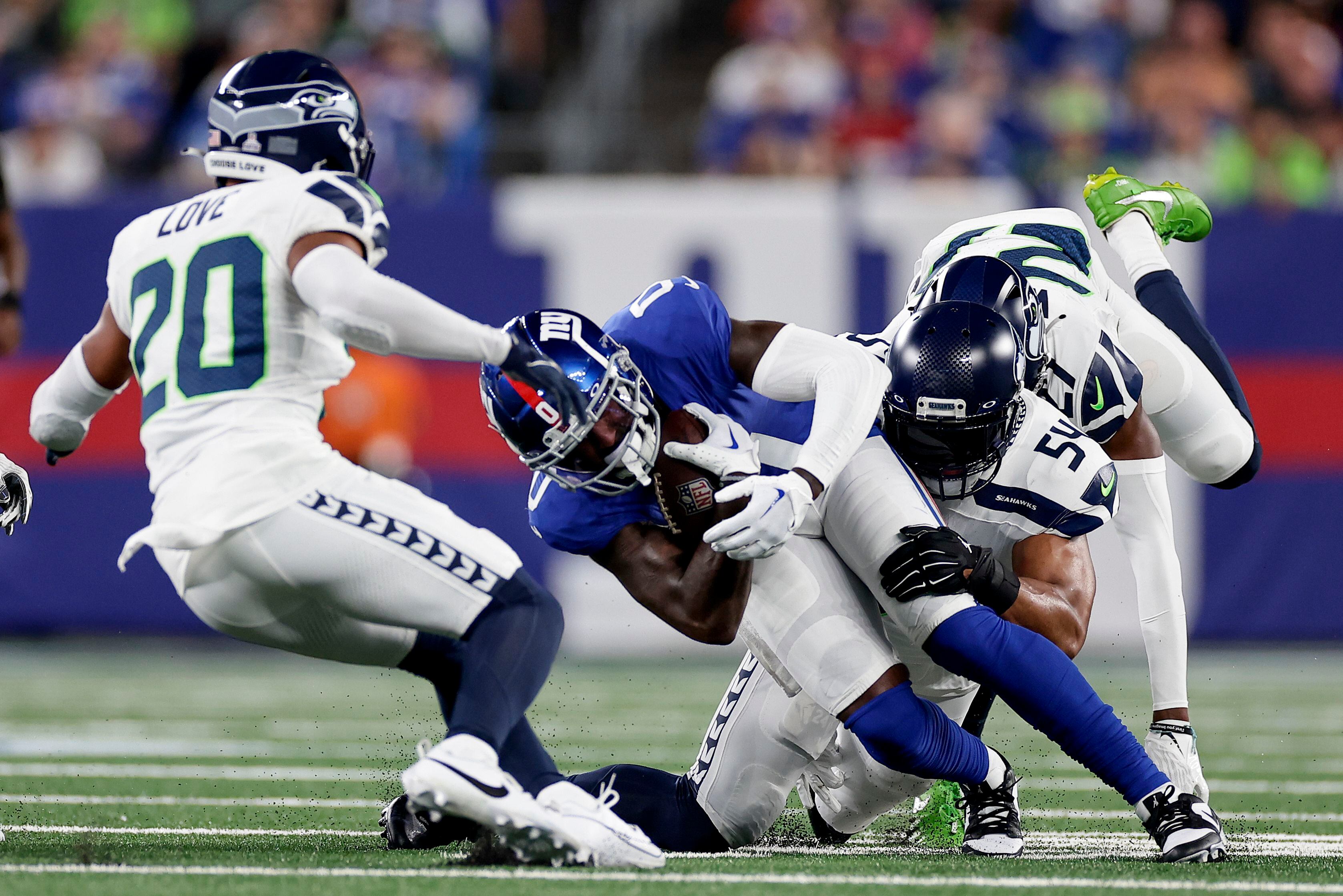 Rookie Devon Witherspoon scores on 97-yard pick-6 as Seahawks' defense  leads Seattle over Giants - Daily Journal