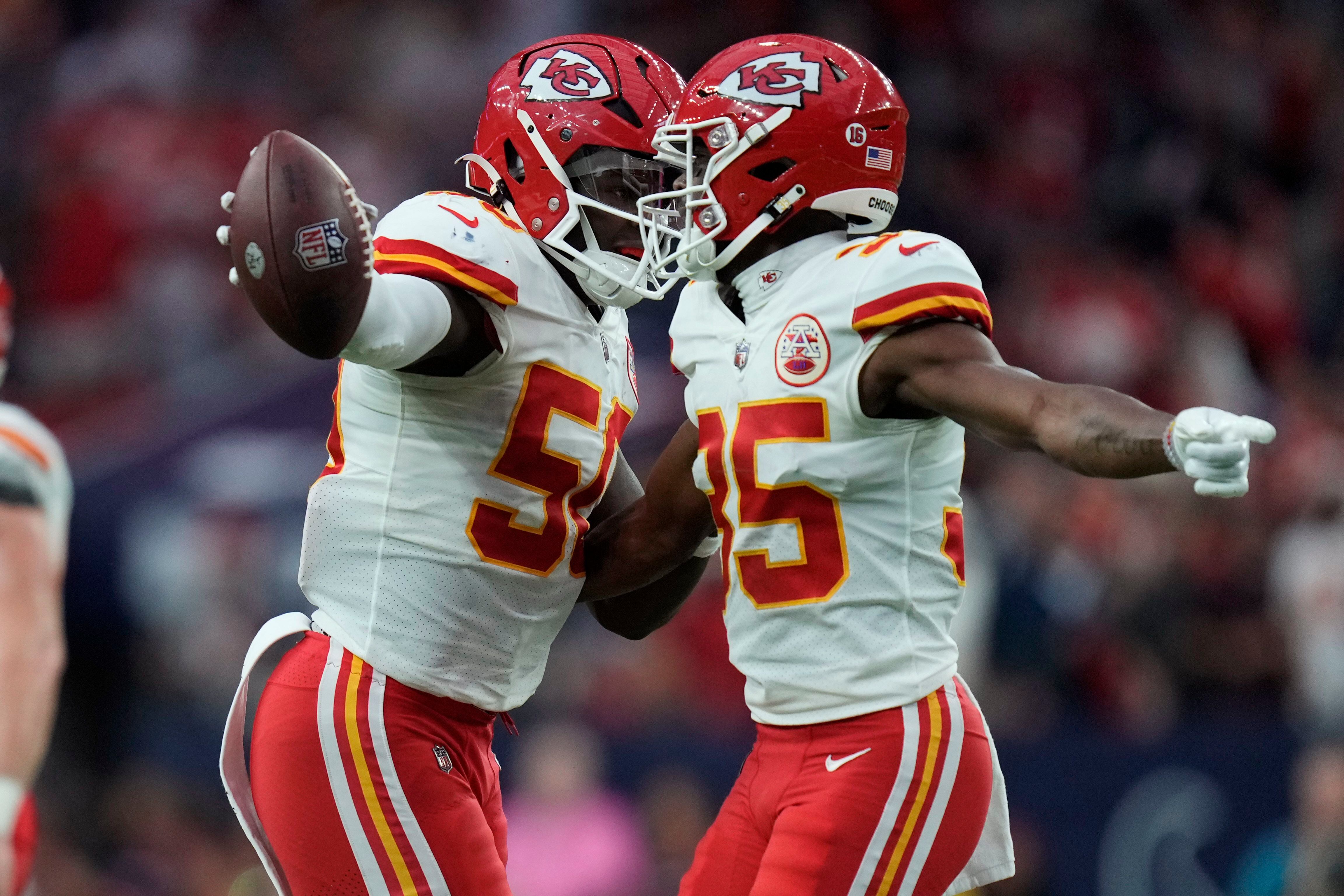 December 18, 2022: Houston Texans cornerback Tremon Smith (1) celebrates  with his teammates after scoring a game-winning touchdown in overtime of an  NFL game between the Texans and the Chiefs on Dec.