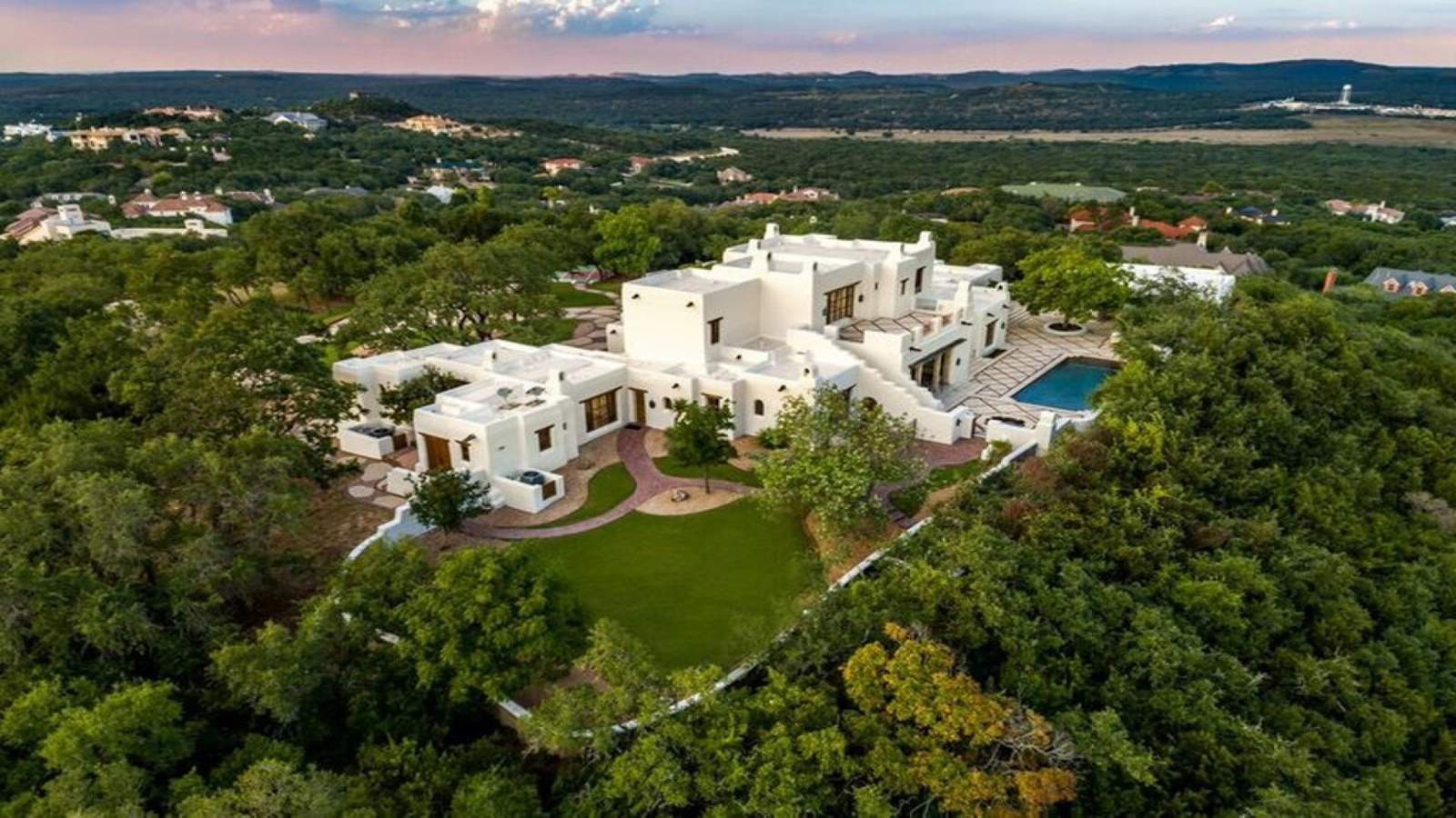 George Strait’s exclusive Dominion estate is still for sale, but at lower price