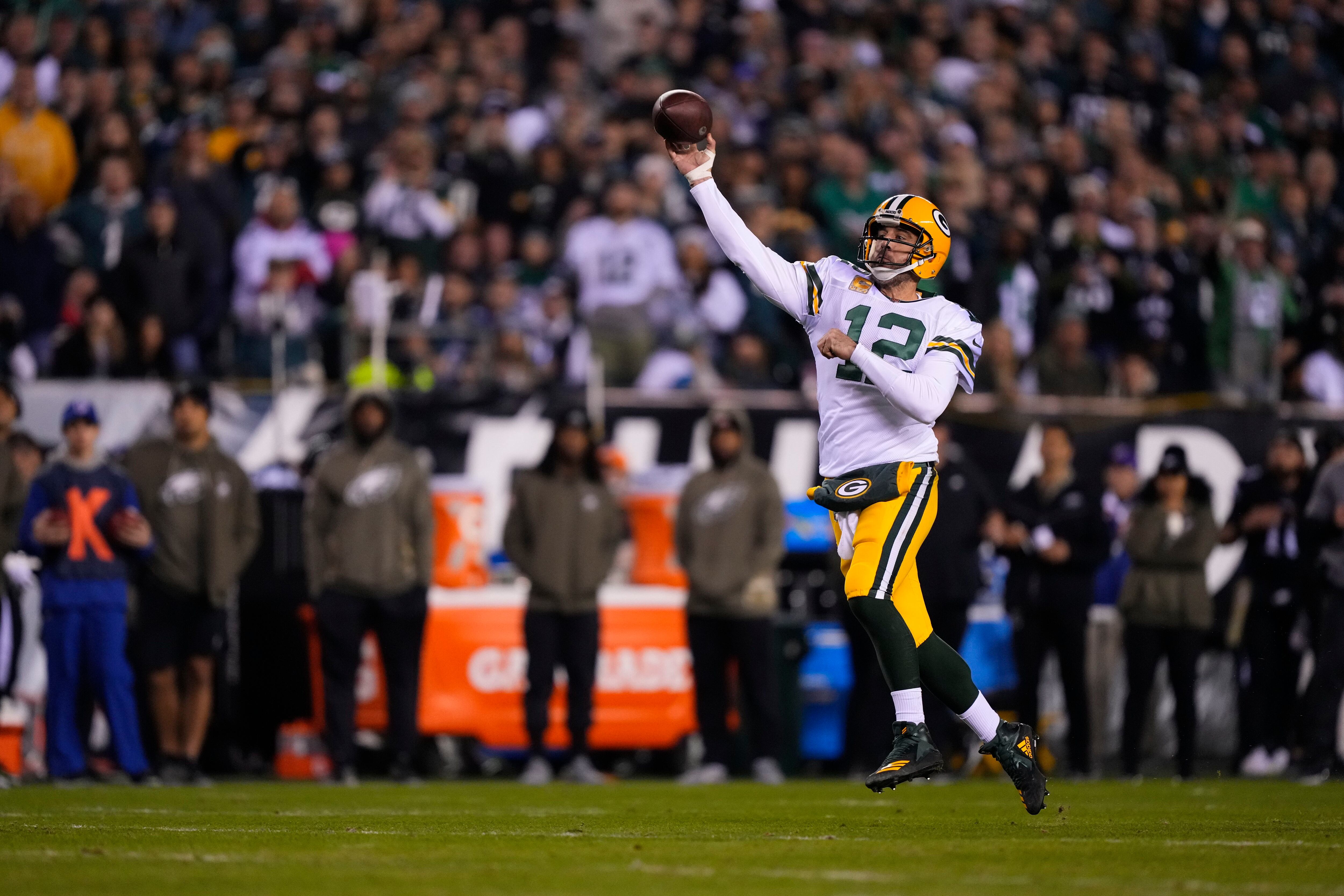 Hurts, Eagles run past Packers 40-33; Rodgers hurt - Hawaii