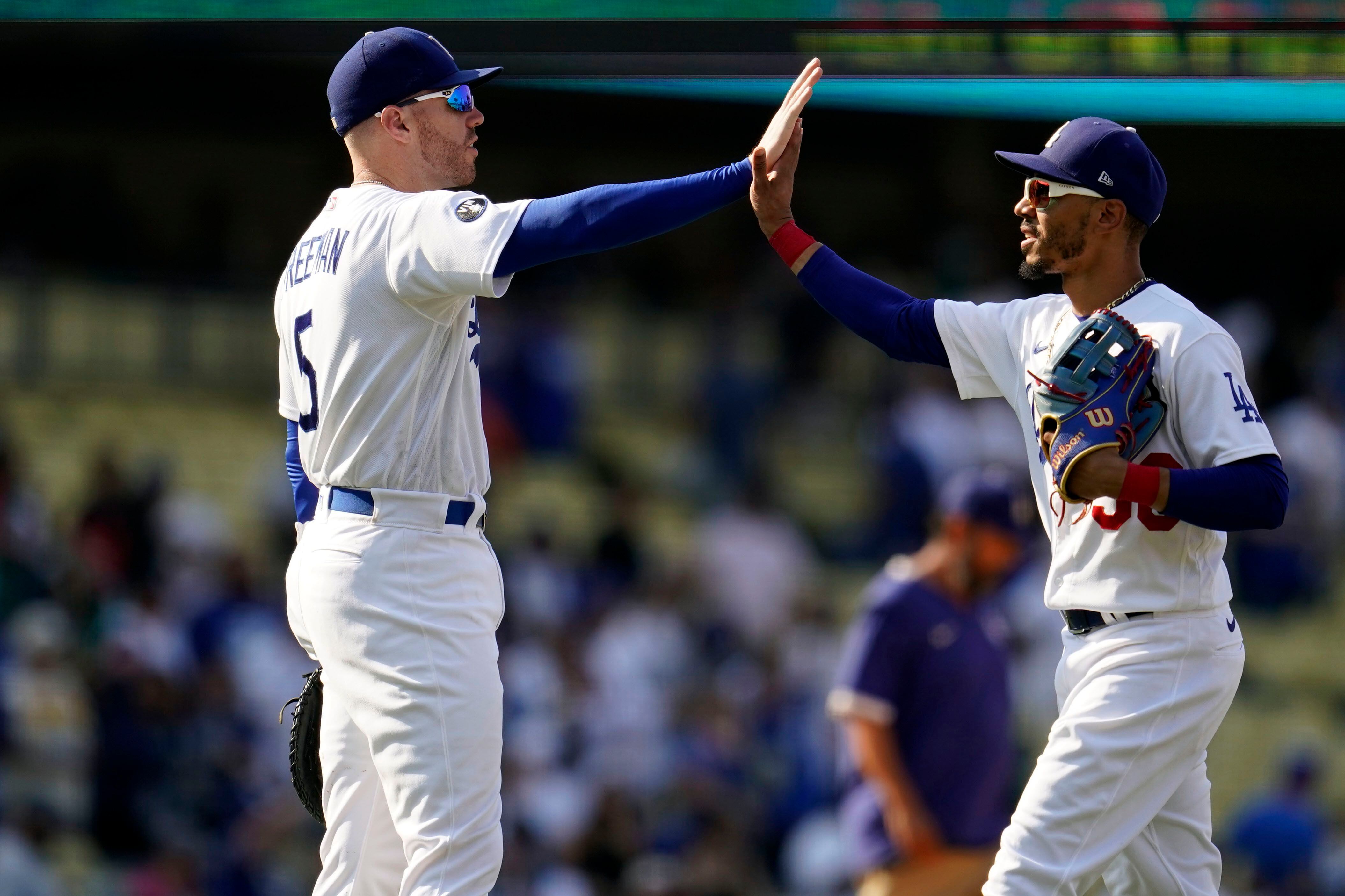 Turners turn it around, Dodgers rally to beat Giants 7-3