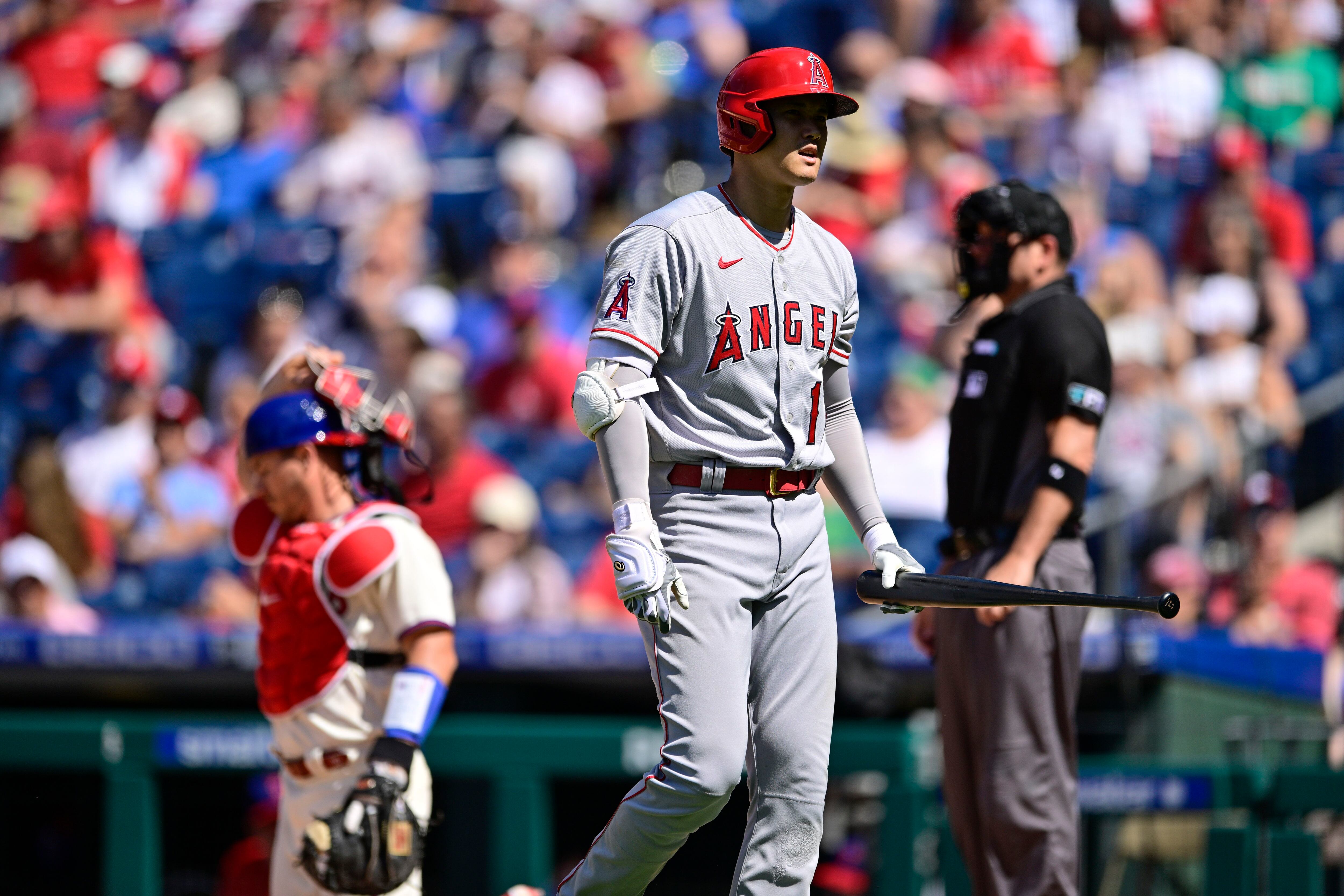 Phillies rally late to hand Angels 11th straight loss