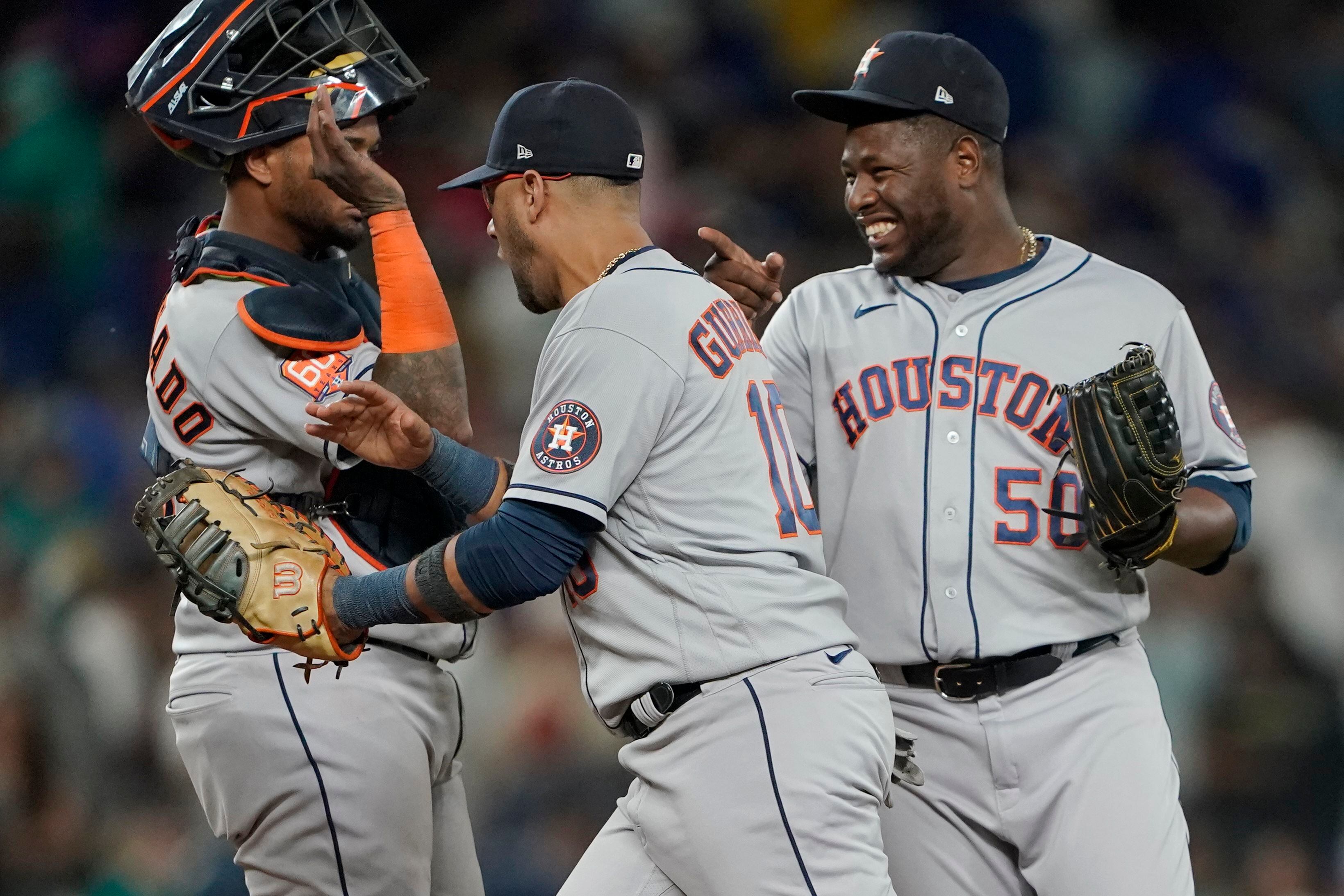 Astros RHP Ryne Stanek carted off with ankle injury