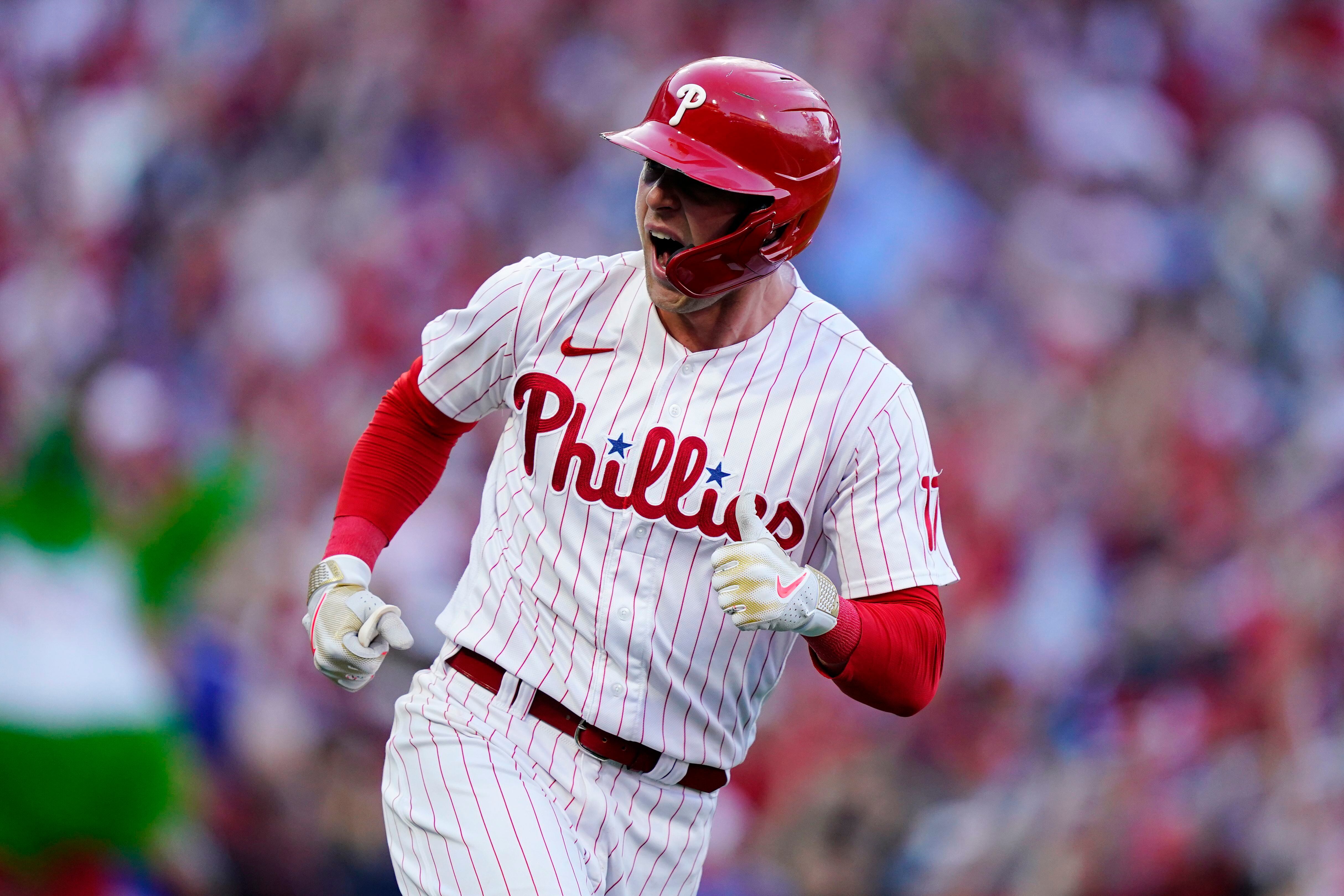 Hoskins breaks out of slump with 6 RBIs, Phillies top Giants