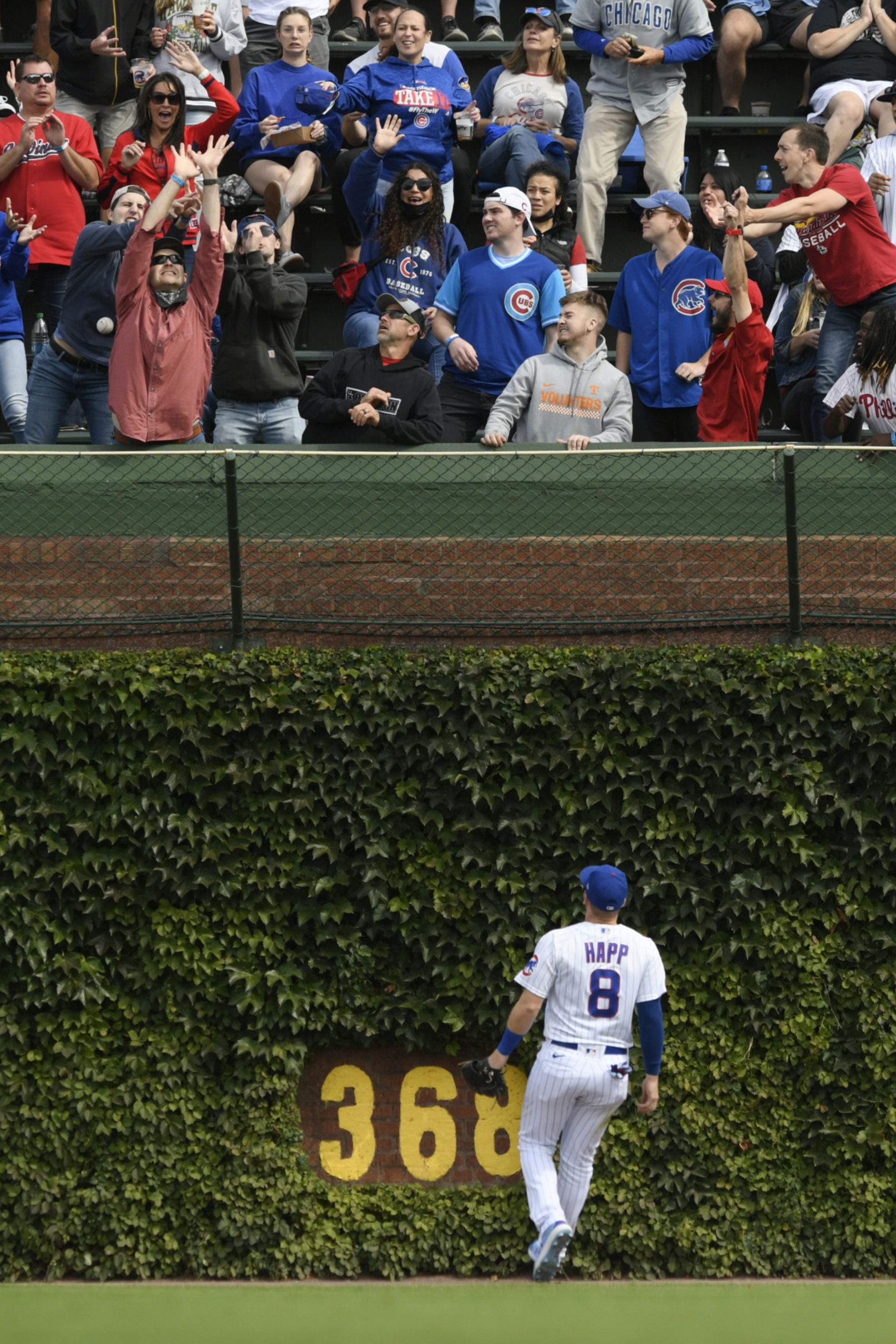 Cardinals set team record with 15th straight win, beat Cubs