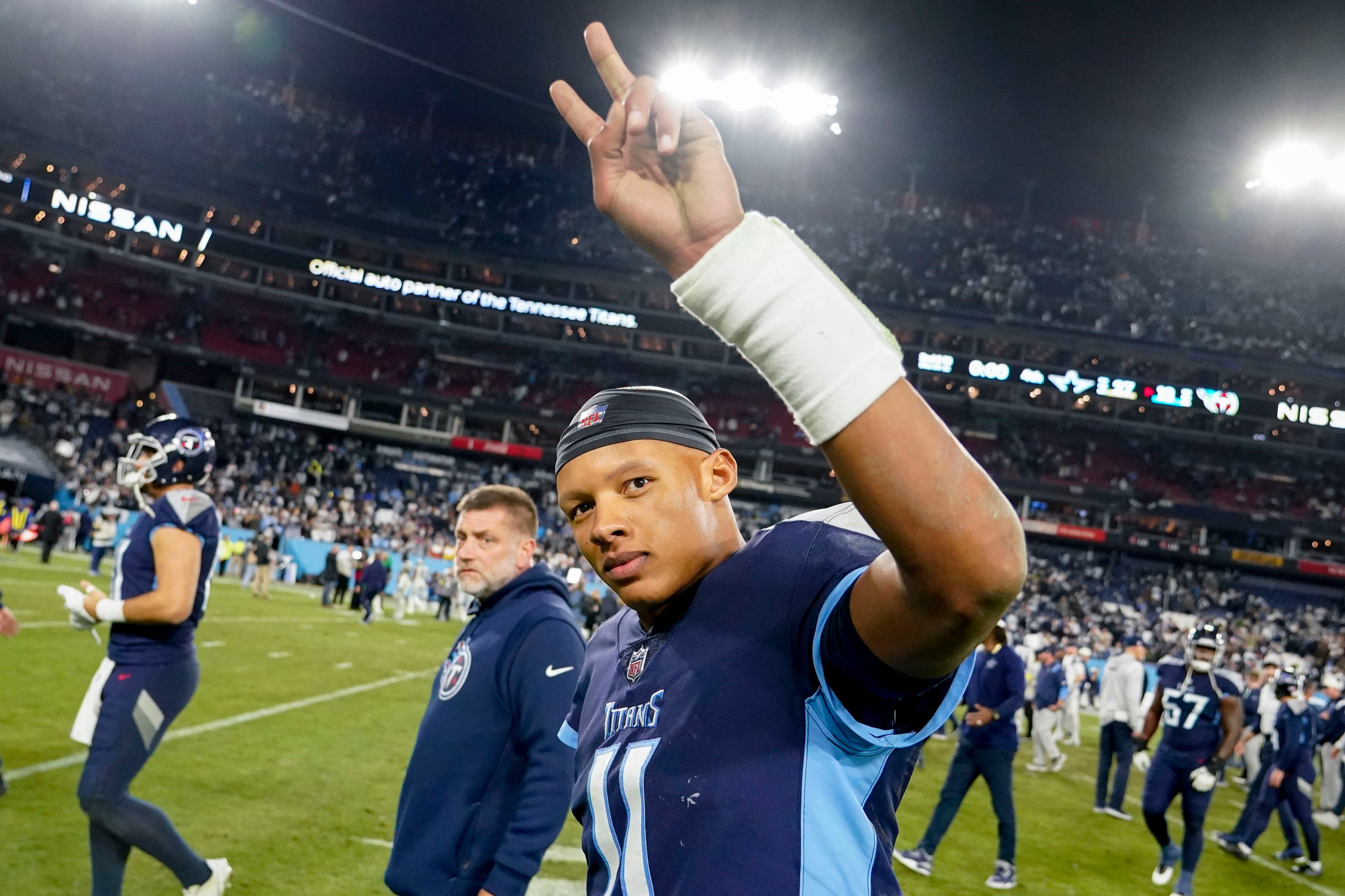 Josh Dobbs Works Quickly to Get Up to Speed with Tennessee Titans