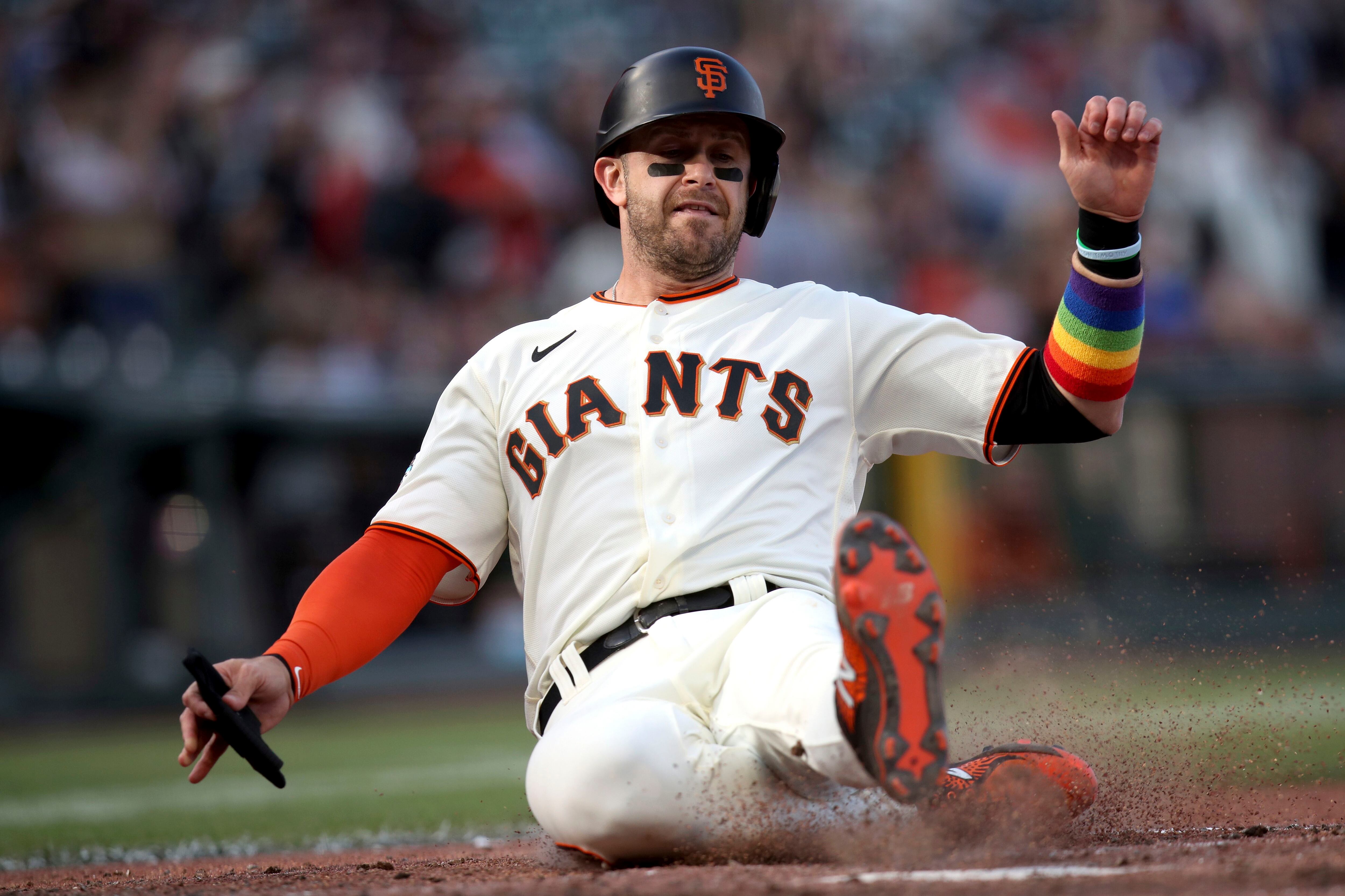 Evan Longoria leaves game after infield collision with Brandon Crawford