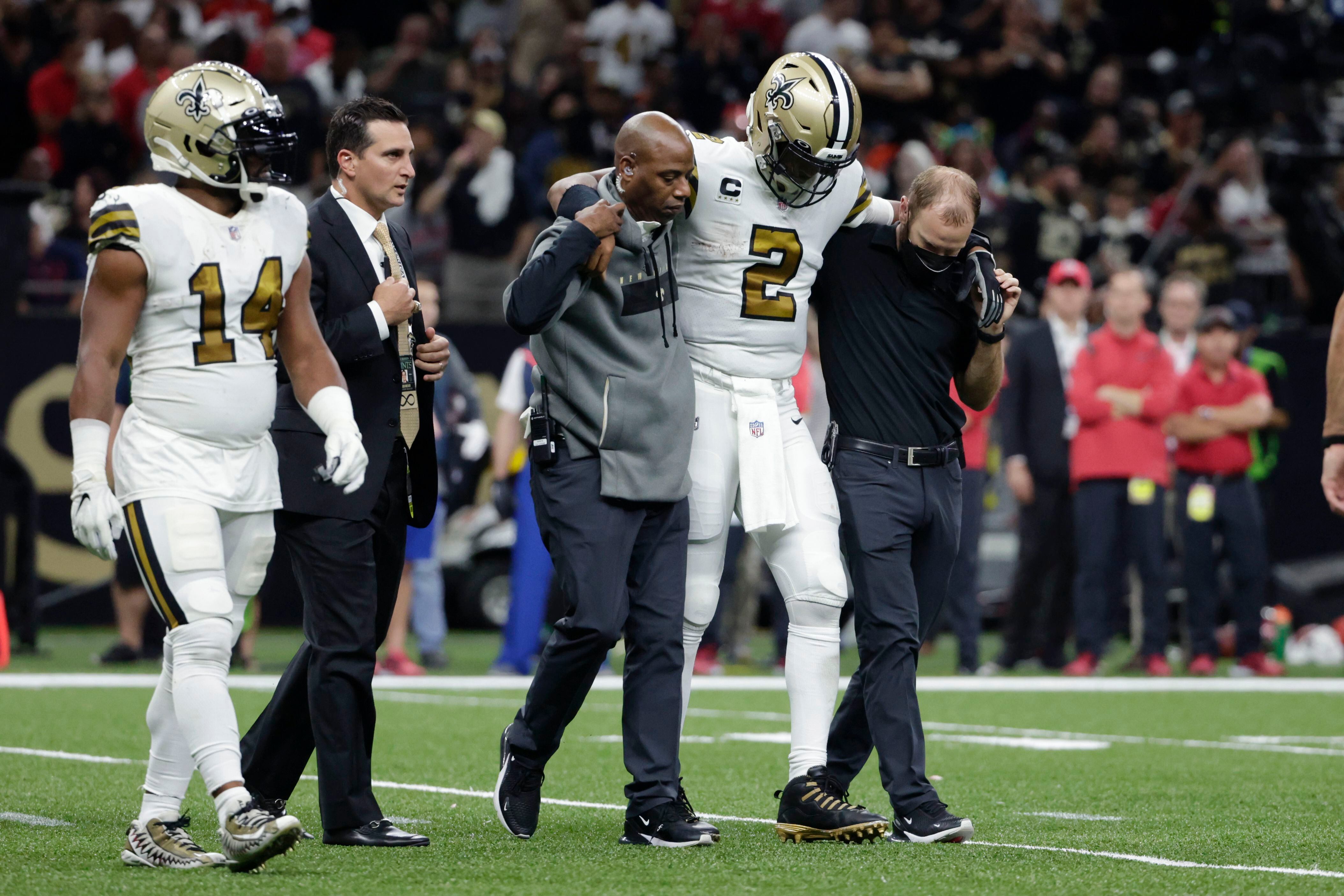 Saints QB Jameis Winston (knee) carted to locker room vs. Bucs