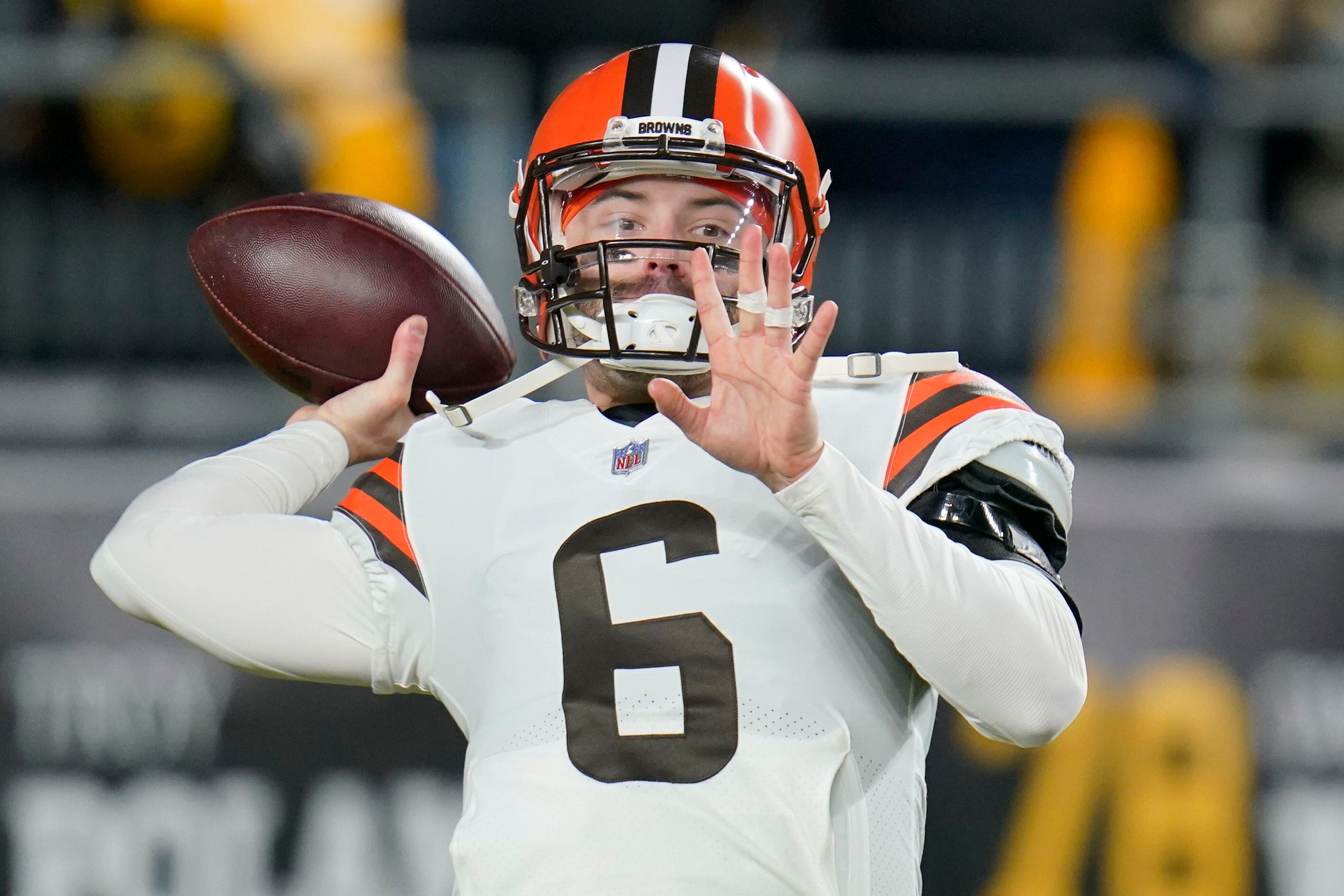 Browns quarterback Baker Mayfield, left arm in a sling, says he'll  'absolutely' make it for Thursday night's game 