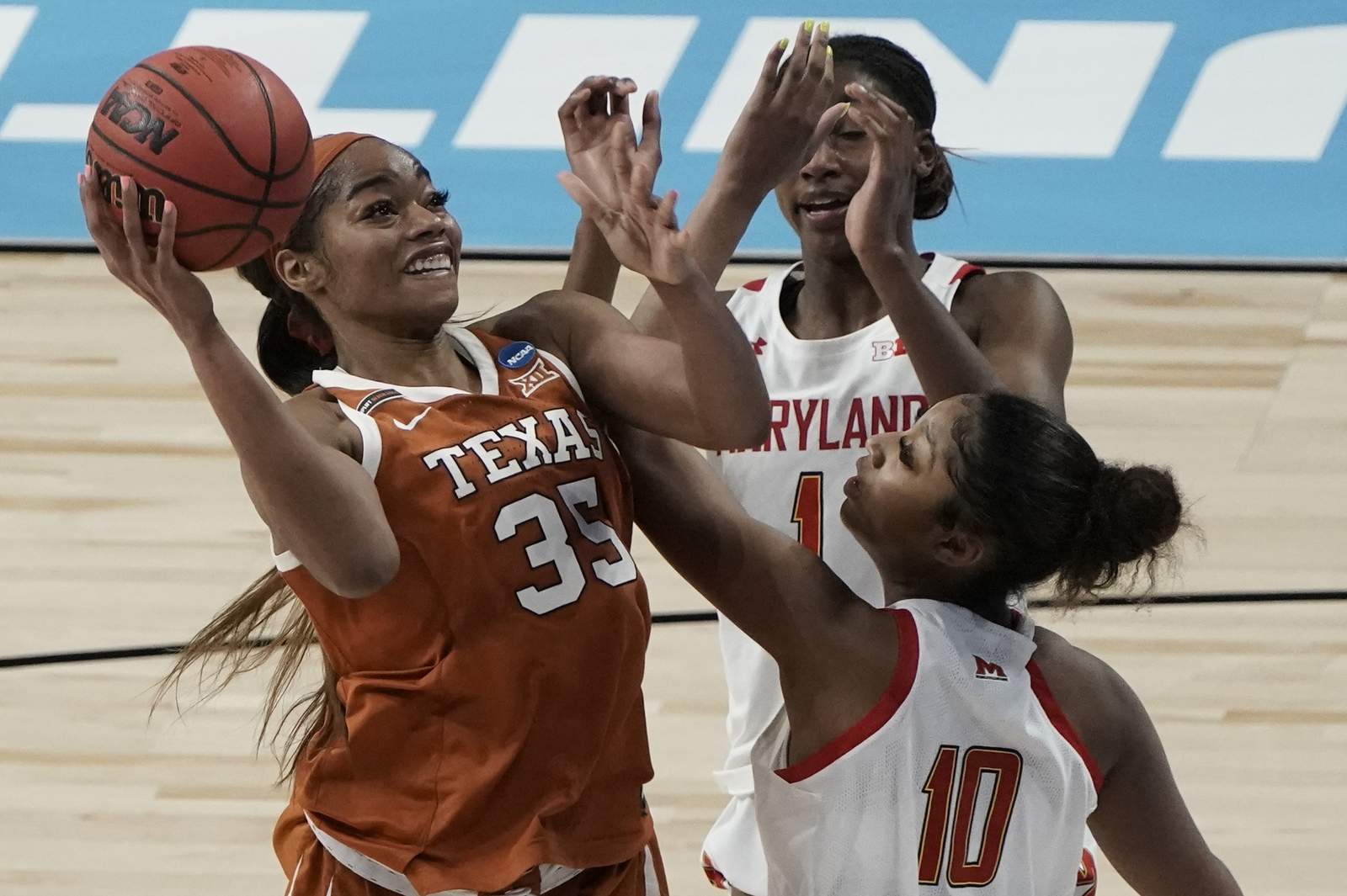 Texas slows Maryland, gets to Elite Eight with 64-61 win