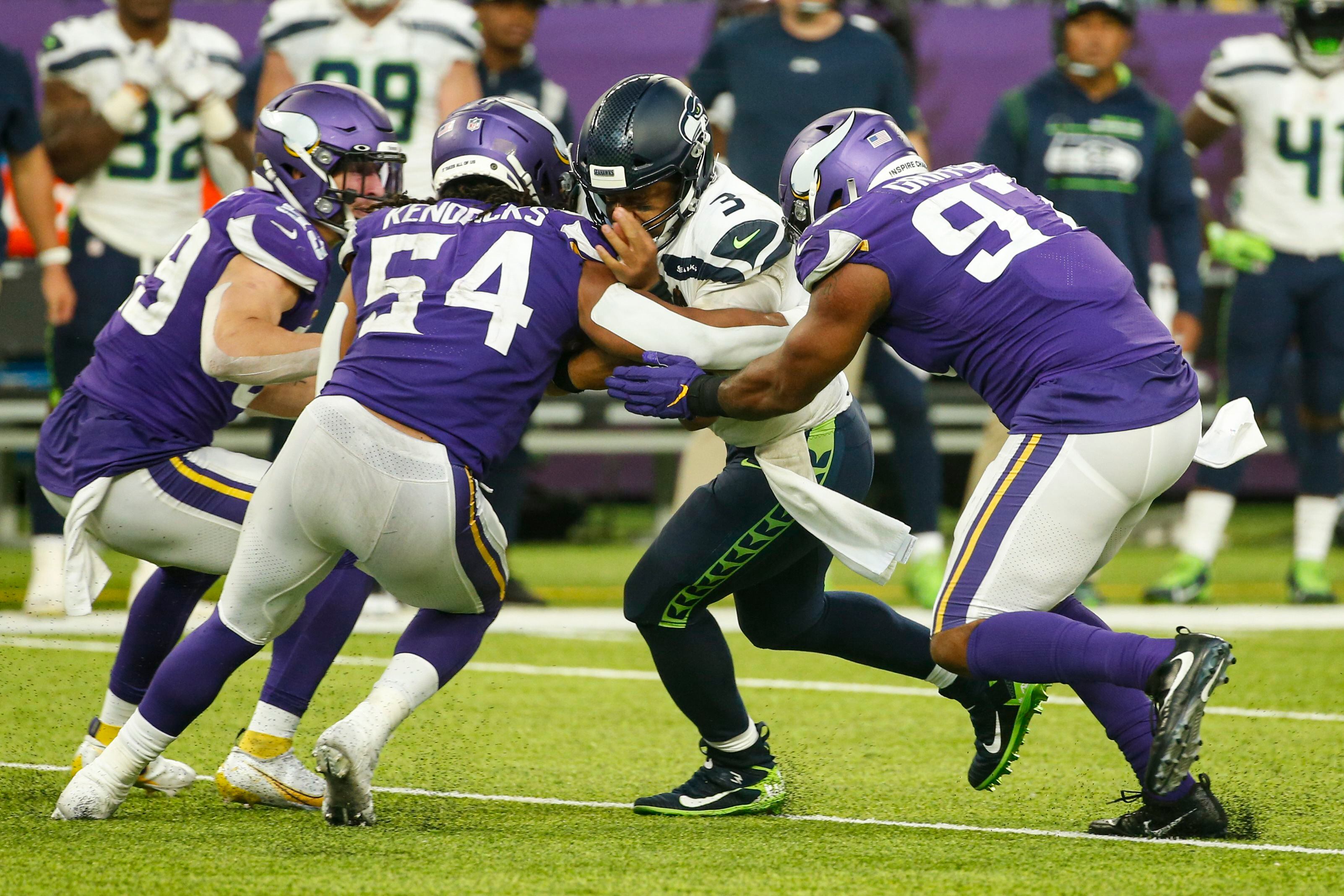 Seahawks edge Vikings 10-9 after Walsh miss