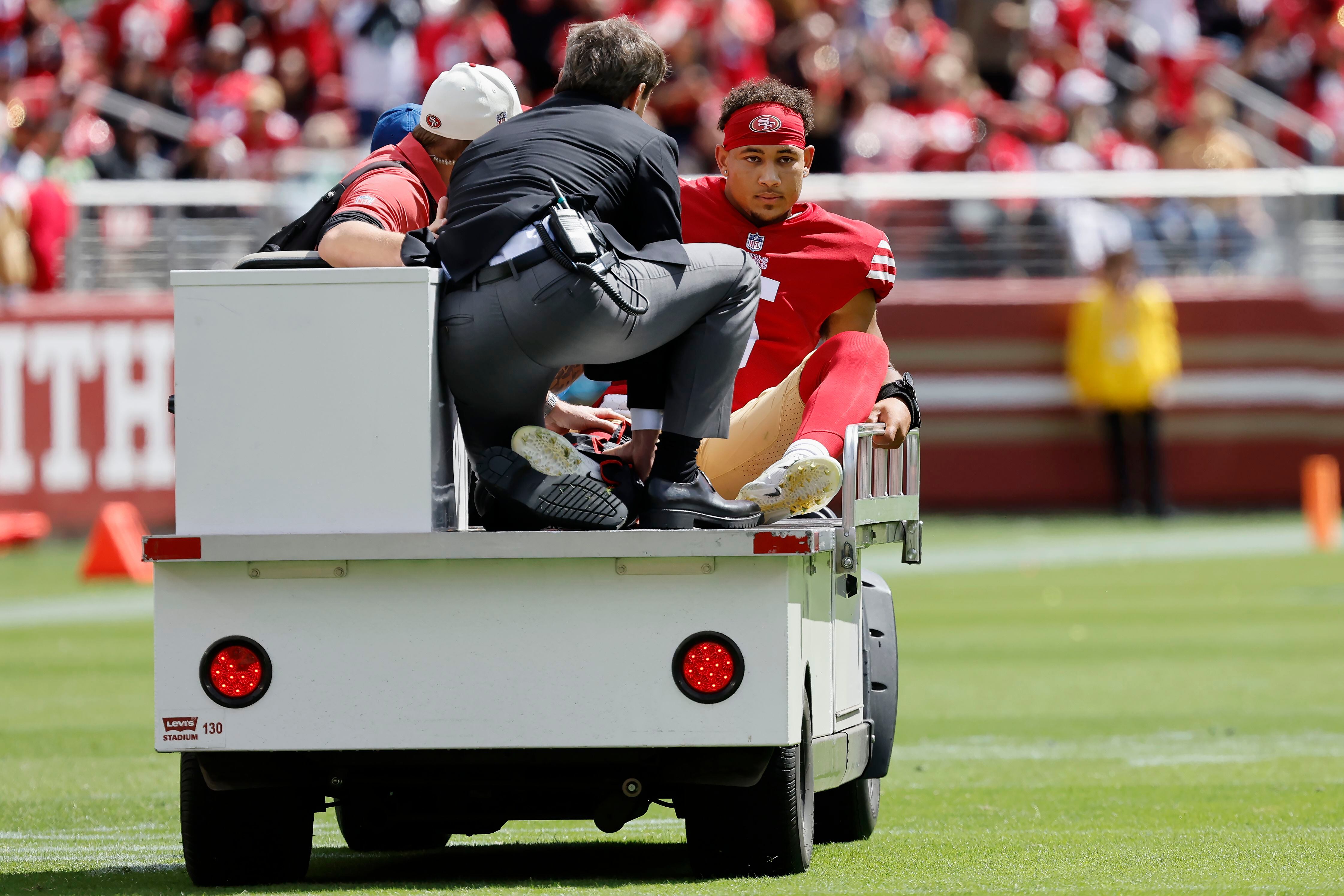 Jimmy Garoppolo leaves Seahawks game with ankle injury