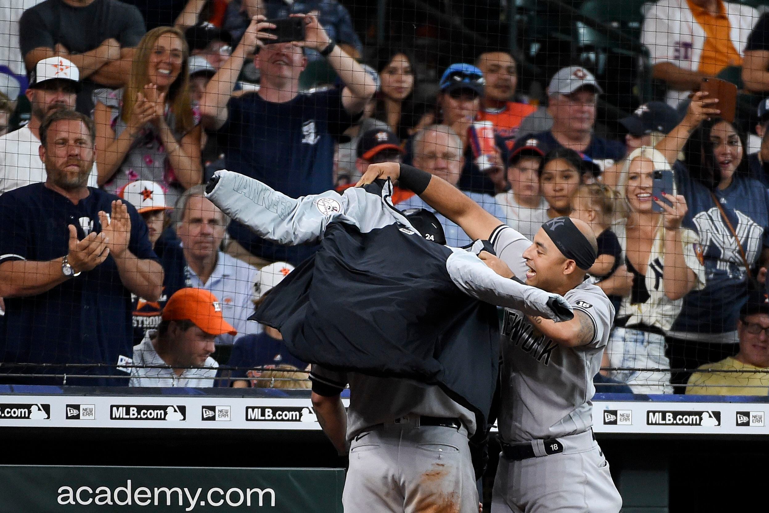 Altuve HR caps 6-run rally in 9th, Astros shock Yankees 8-7 - The San Diego  Union-Tribune