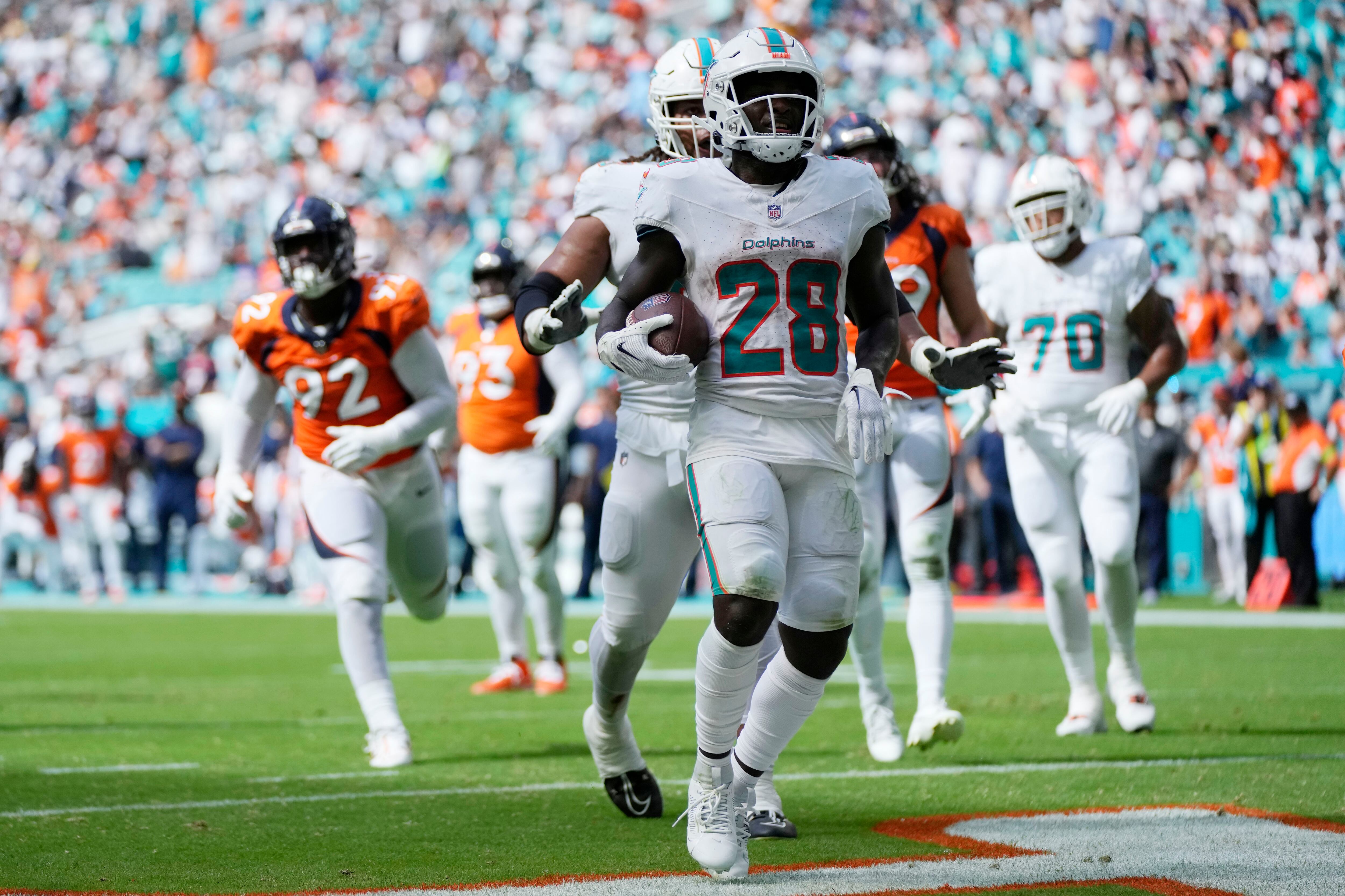 Dolphins set franchise records in 70-20 win over Broncos