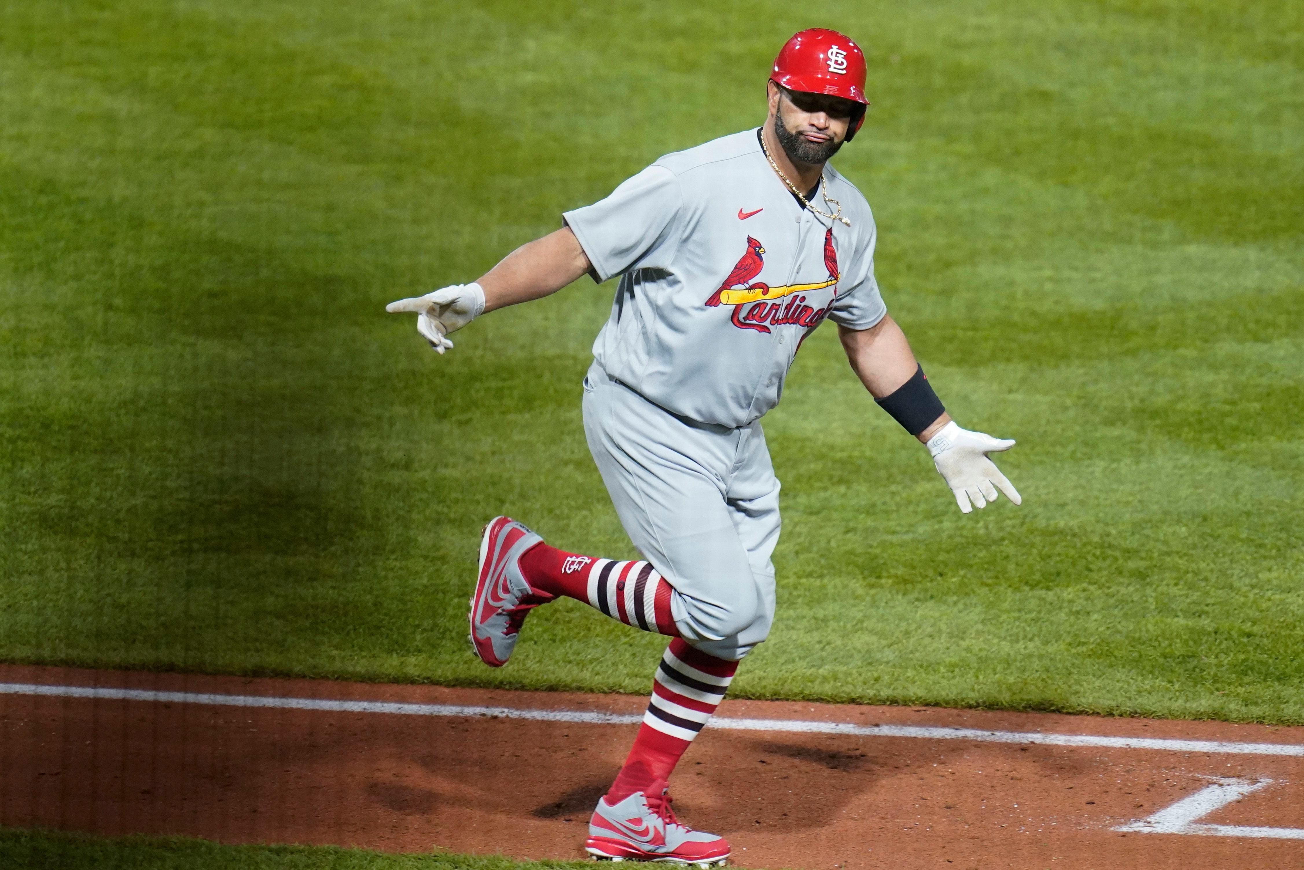 Albert Pujols visits Cardinals camp