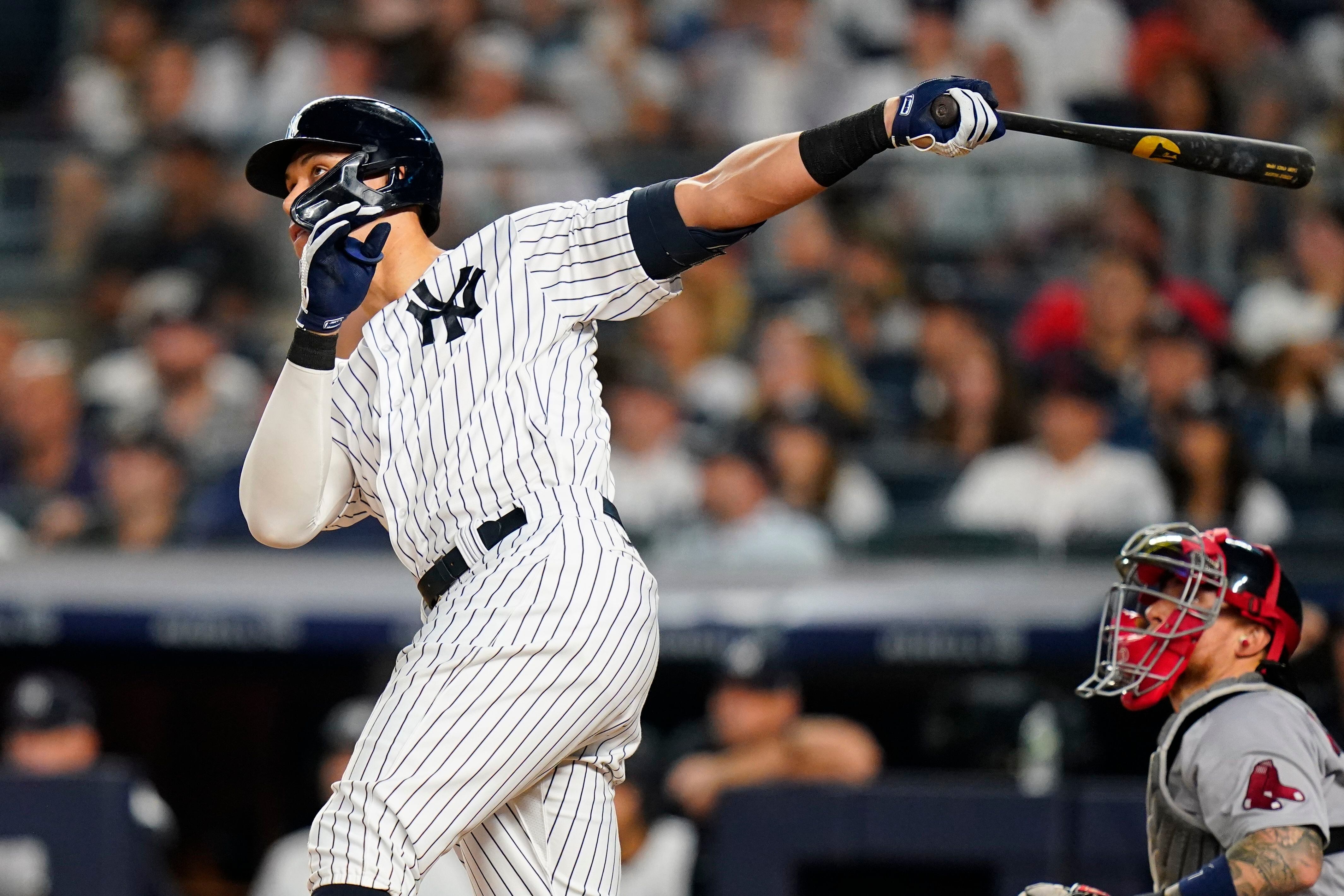 A vicious swing by Roger Maris and he becomes 2nd straight