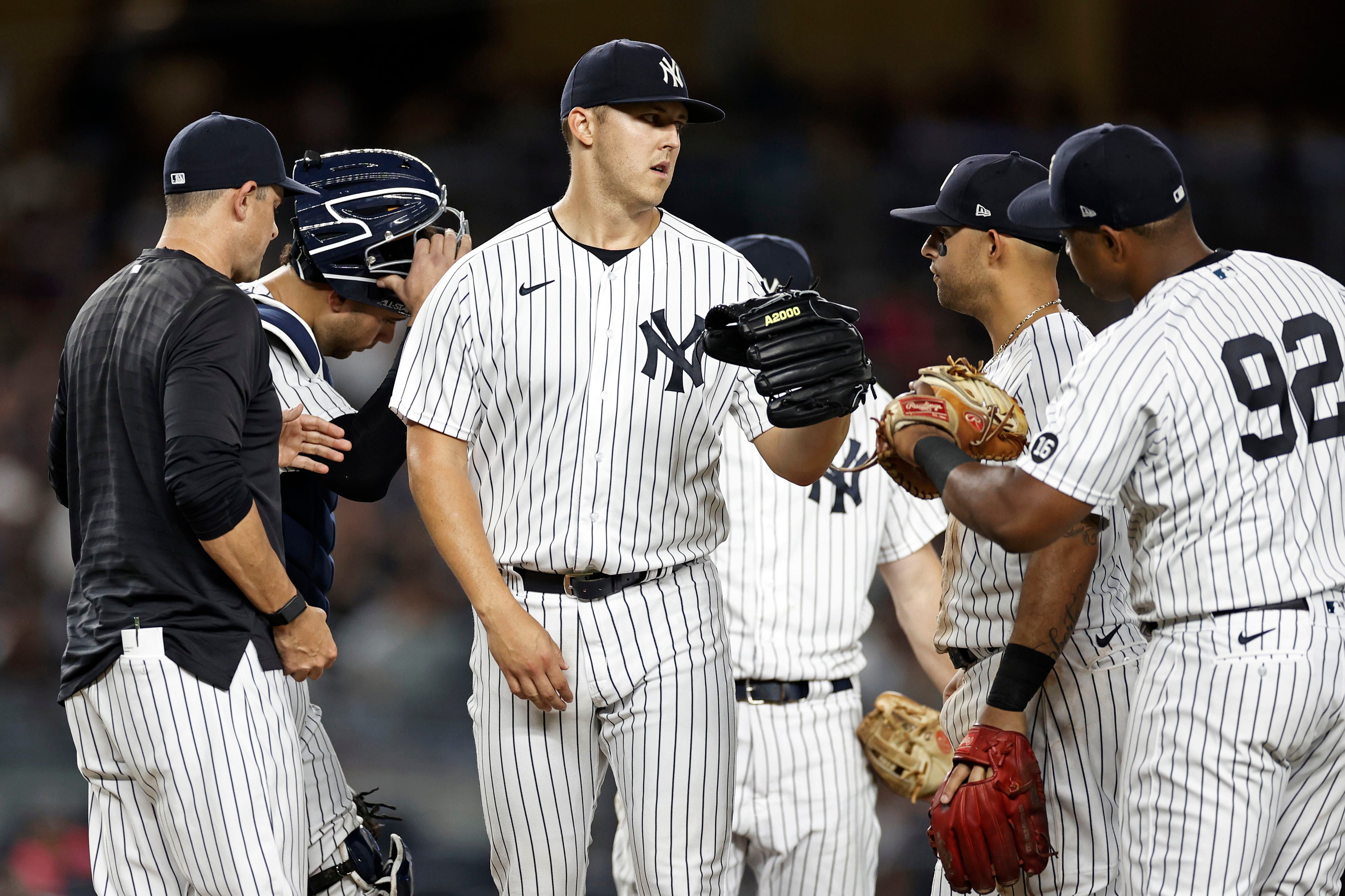 Tim Locastro tears ACL making leaping catch at the wall vs. Red Sox 