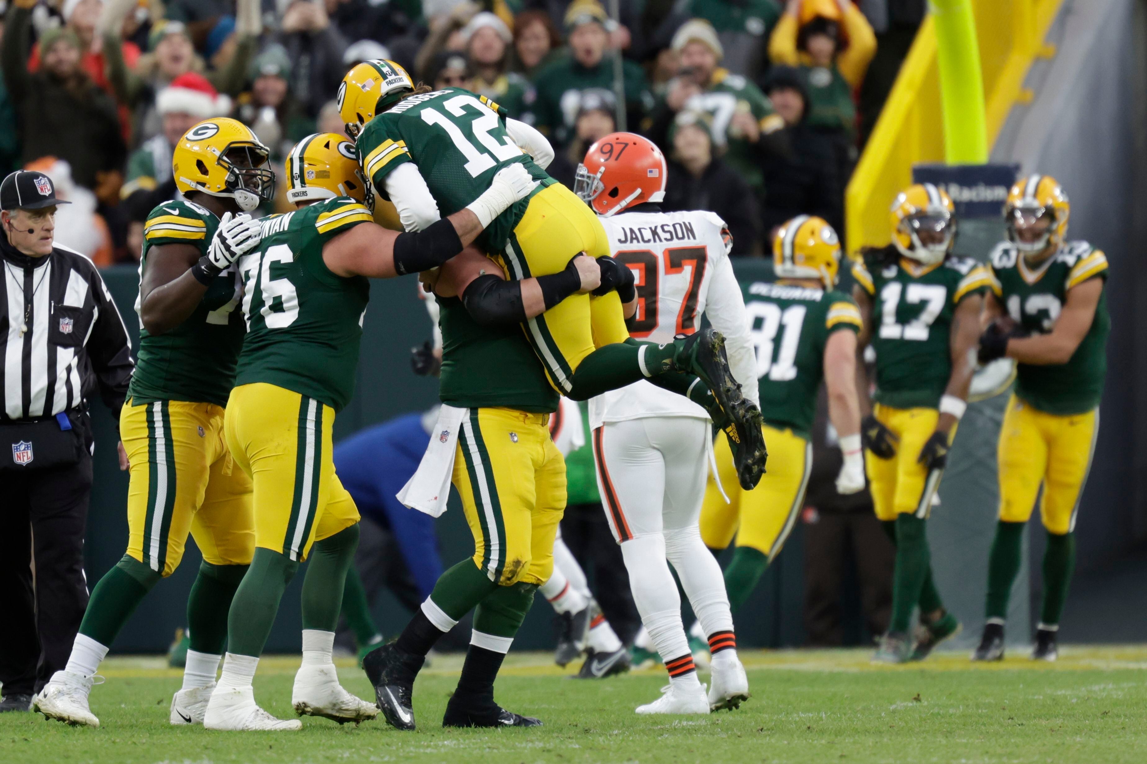 Browns vs. Packers: Aaron Rodgers throws 443rd touchdown with Green Bay  Packers to eclipse Brett Favre's team record