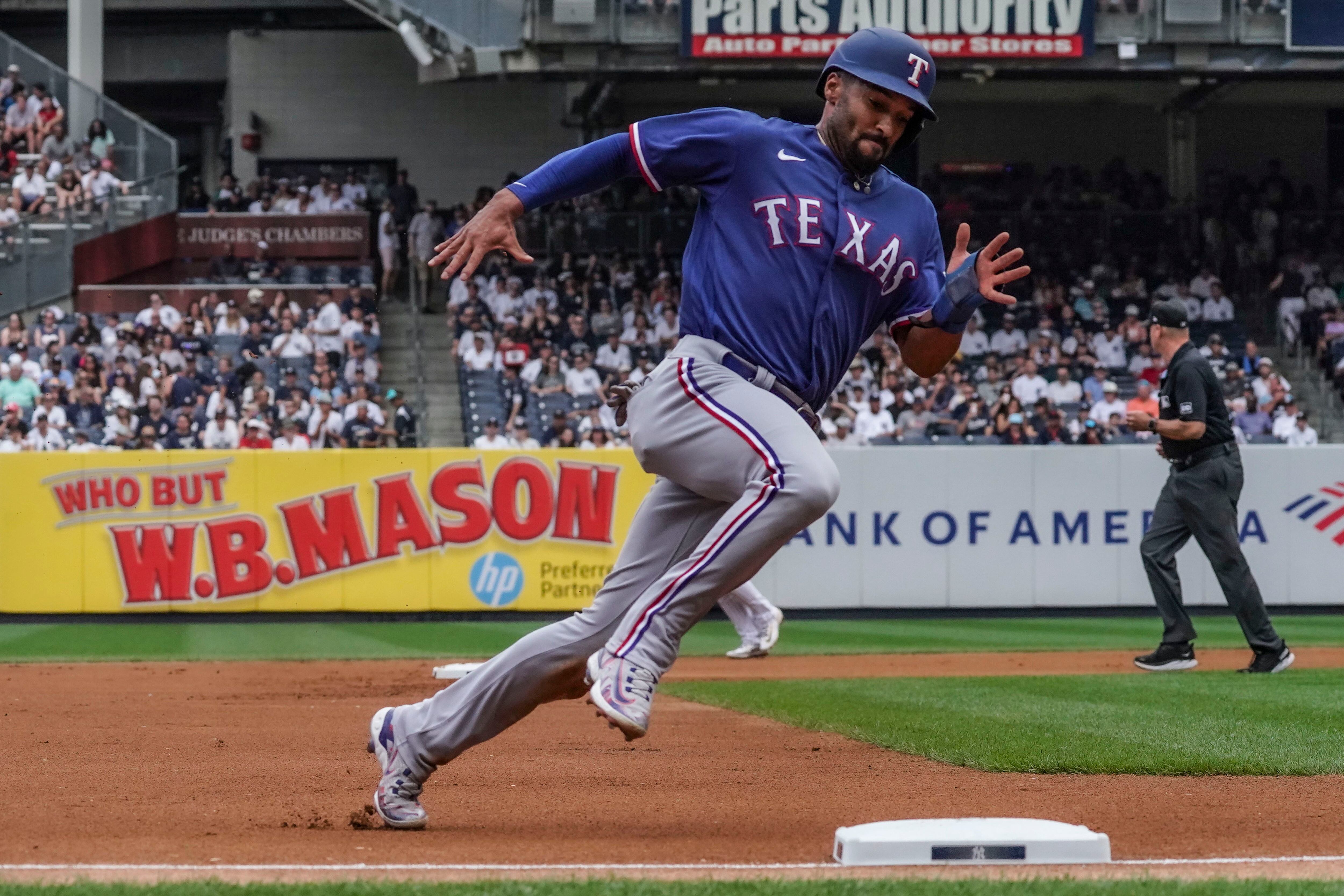 Rangers' Jacob deGrom throws, takes 'step in the right direction