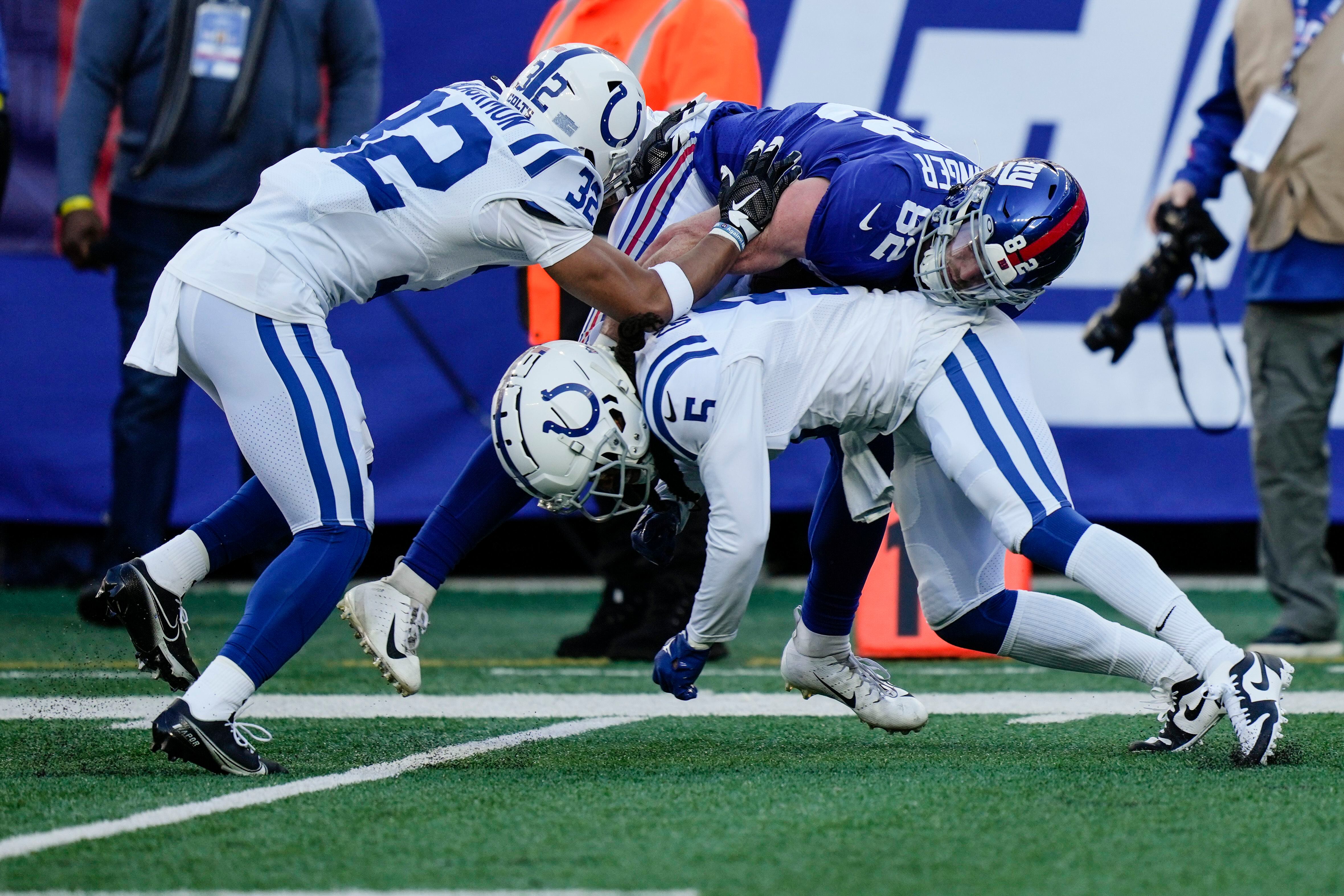 Colts routed by Giants, 38-10