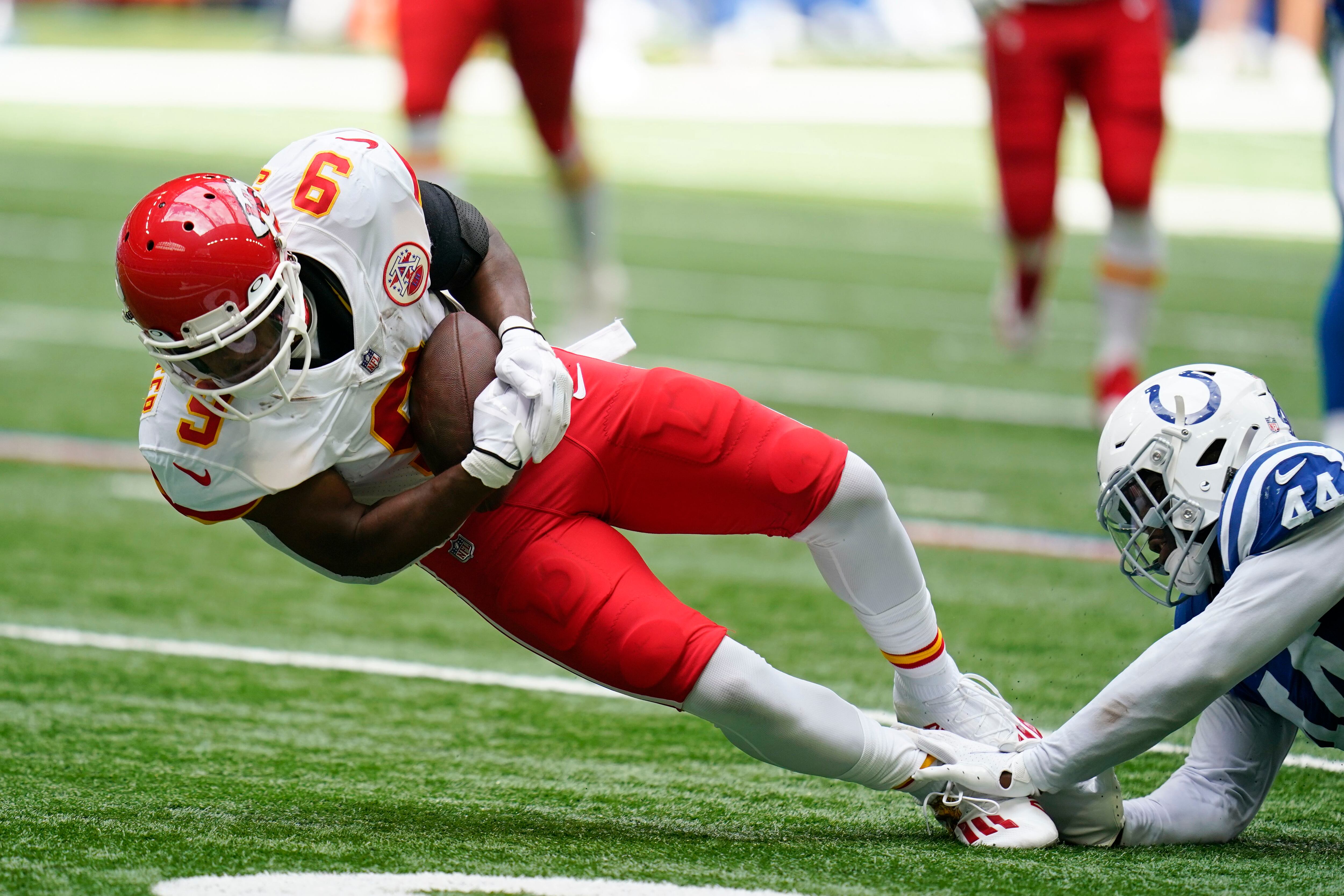 Chiefs release kicker Matt Ammendola after he missed field goal and extra  point during 3-point loss to Colts