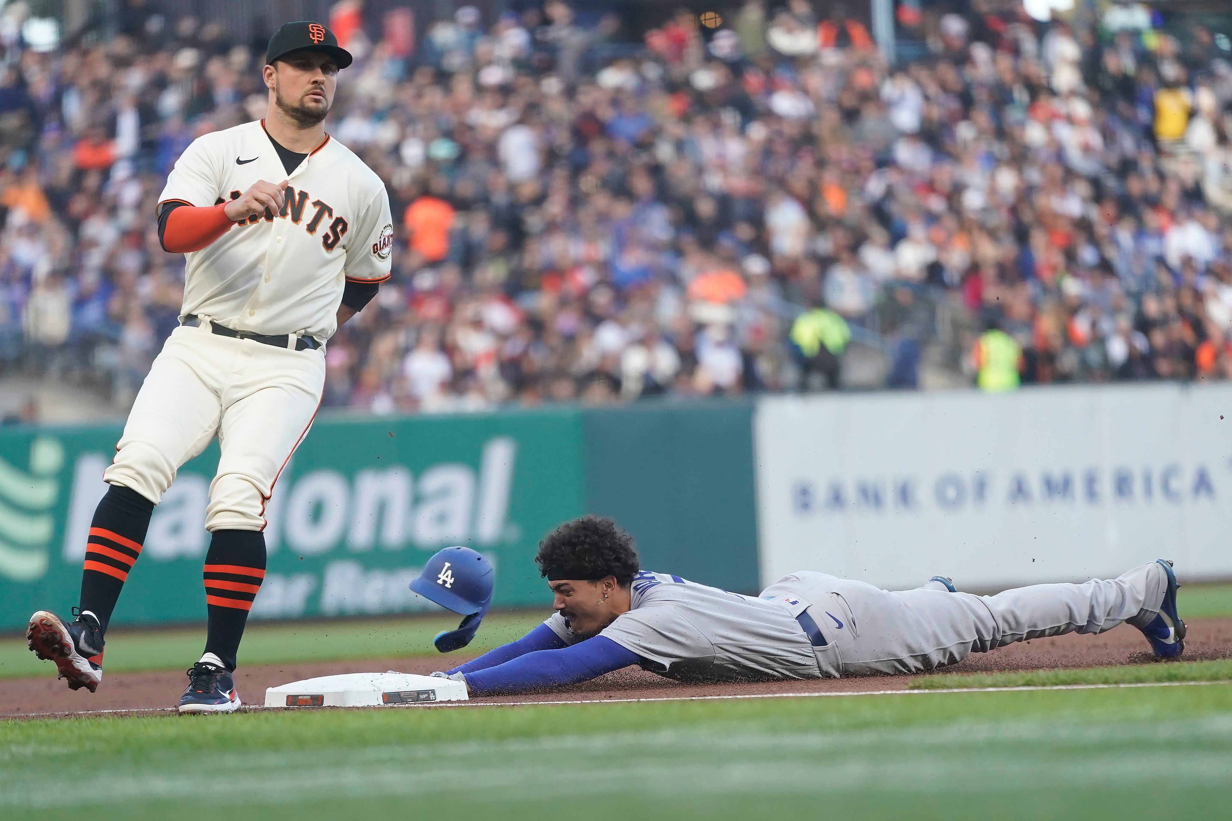 Urias wins his 8th straight decision, Dodgers top Giants 3-0