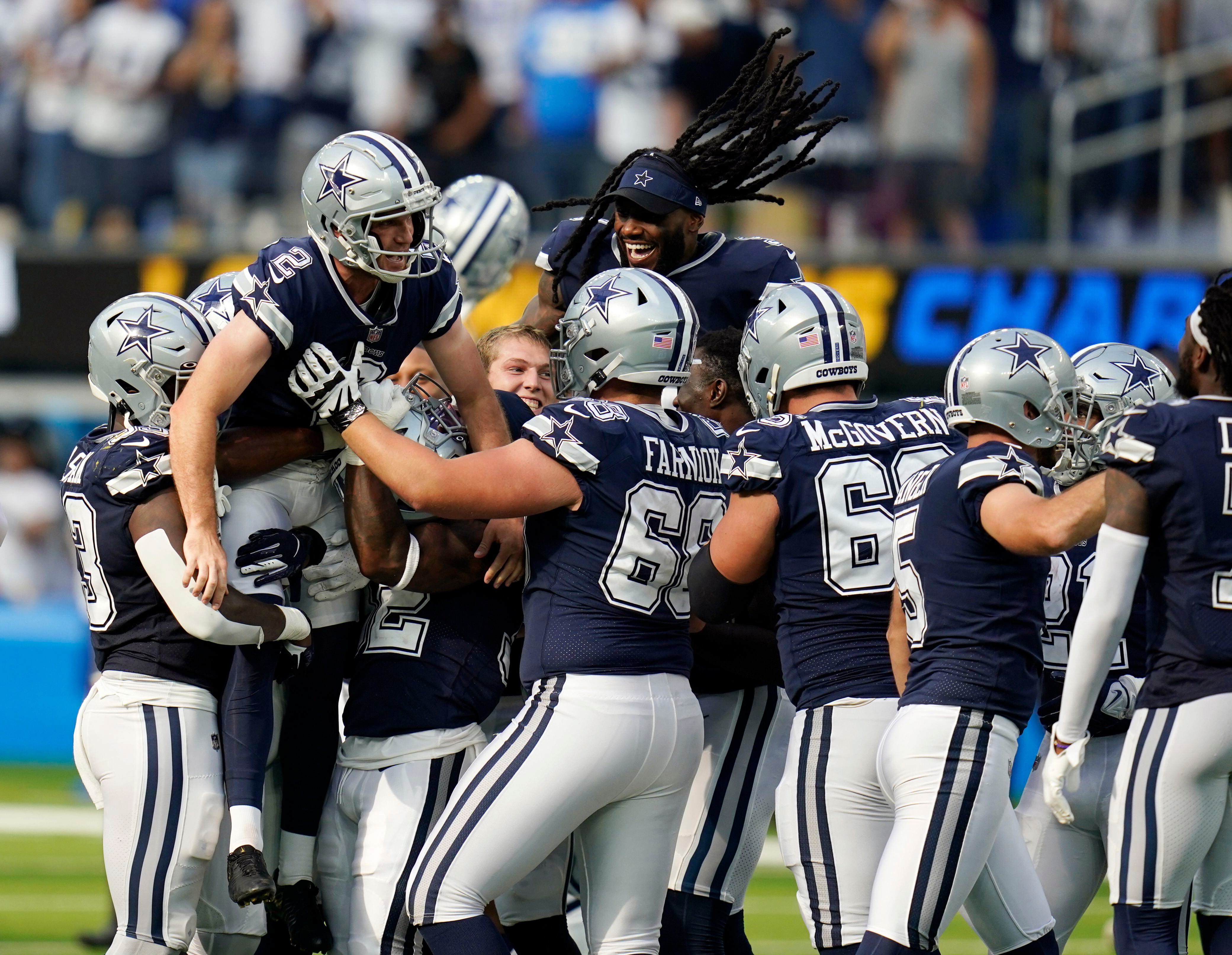 Watch: Ezekiel Elliott caps off impressive 97-yard Cowboys drive