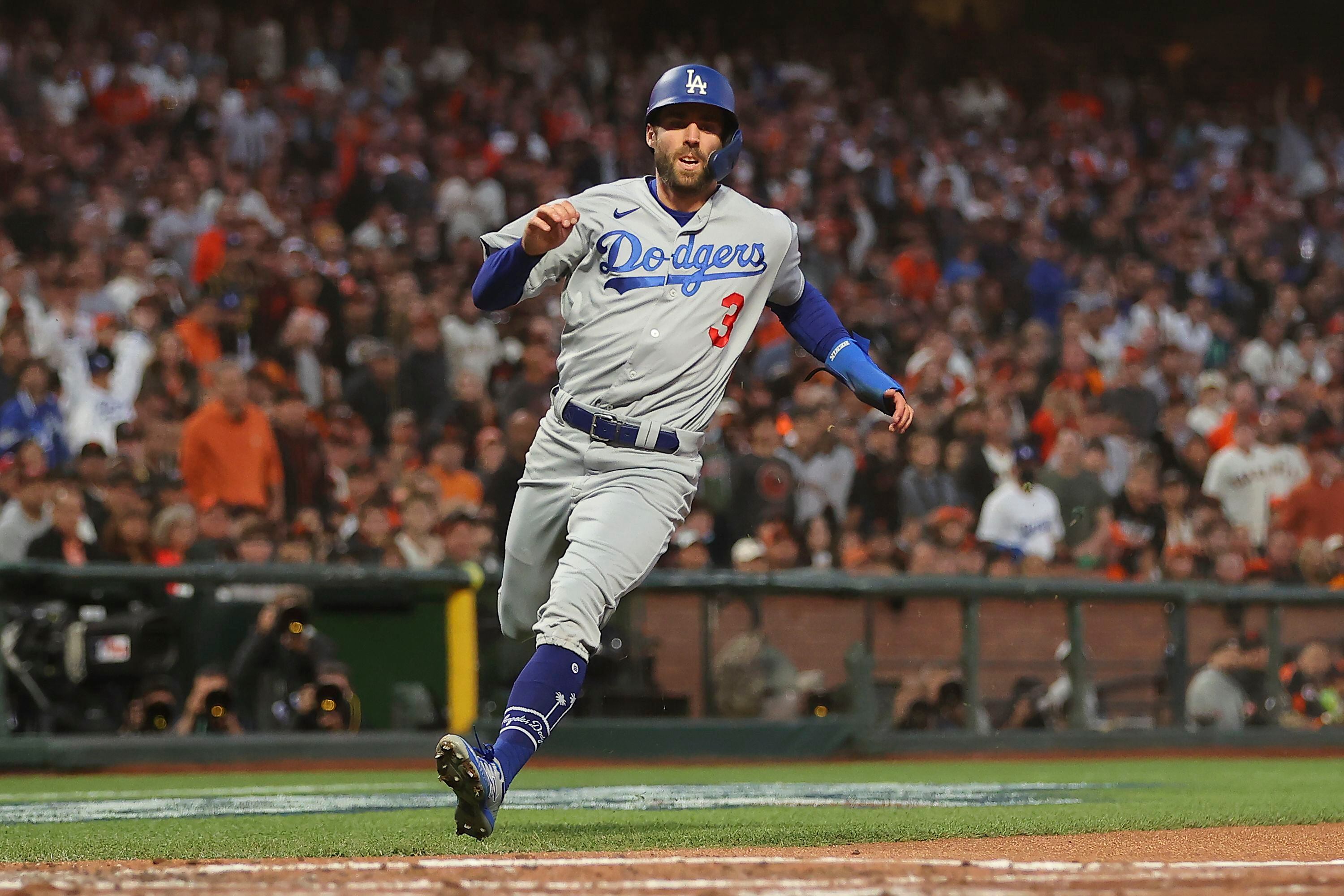 Max Muncy belts 2 homers as Dodgers rally past Giants