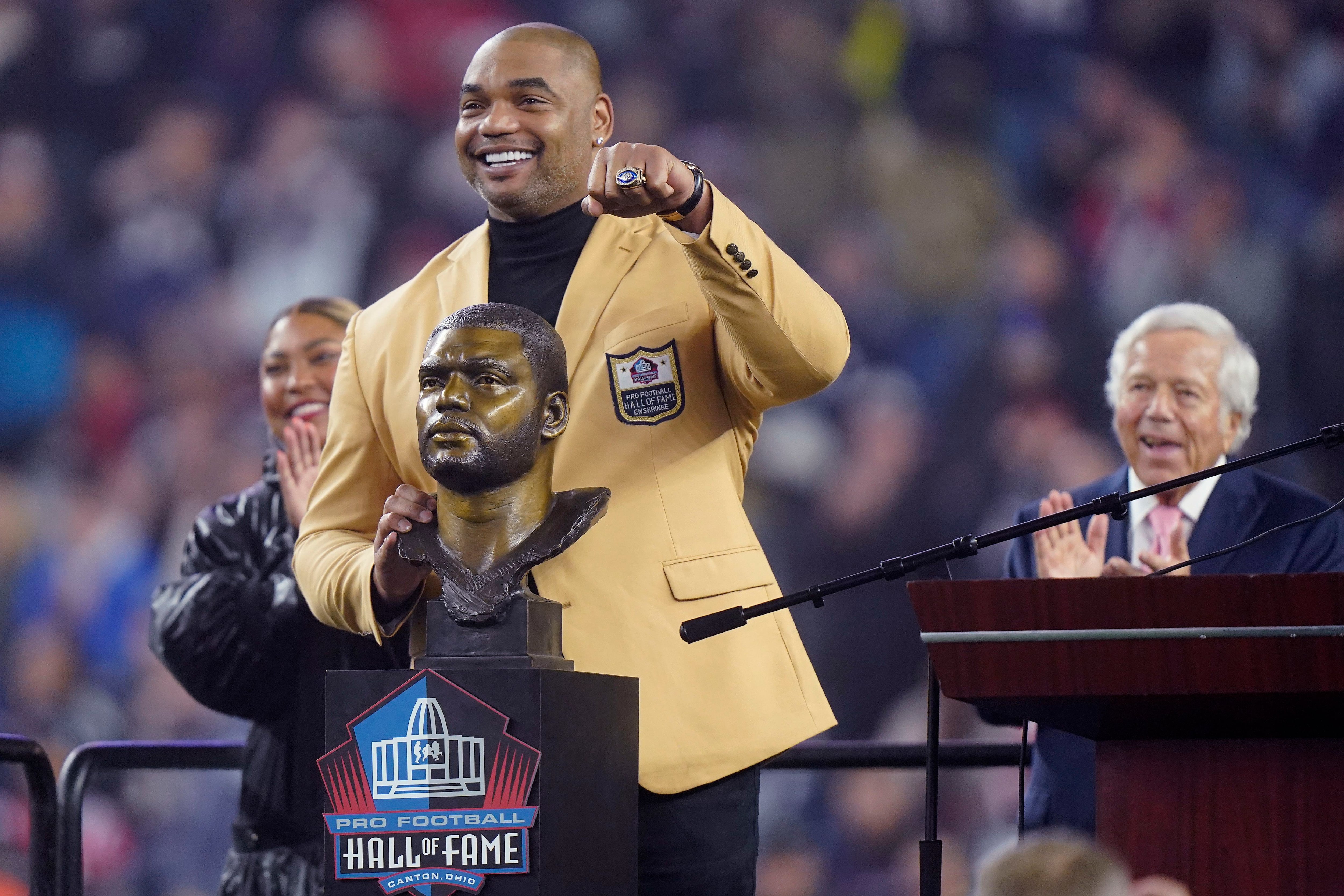 Richard Seymour will receive his Pro Football Hall of Fame ring at halftime  of Bears game on Oct. 24 on Monday Night Football