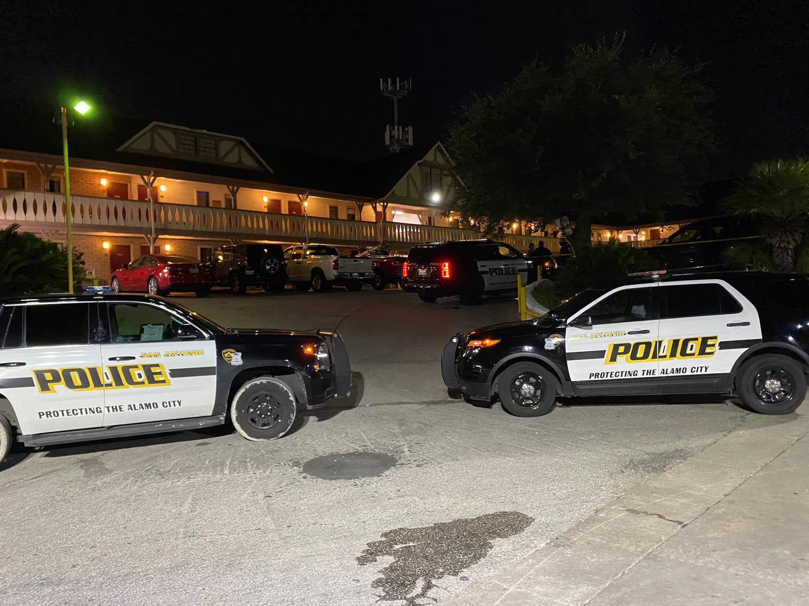 SAPD: Man taken to hospital after appearing at hotel with gunshot wound to face